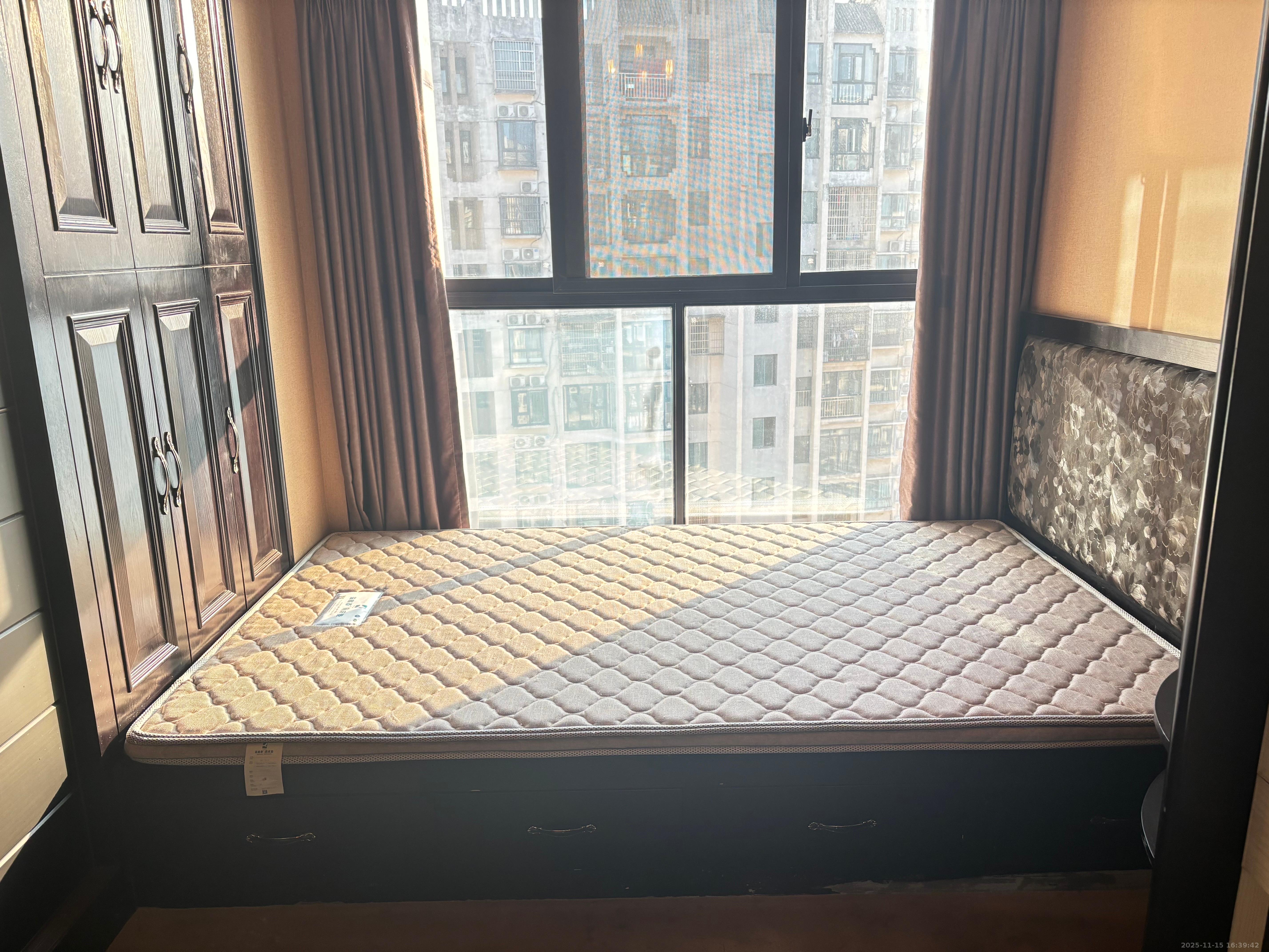 西子湖畔沃府  4室2厅2卫    3000.0元/月室内图