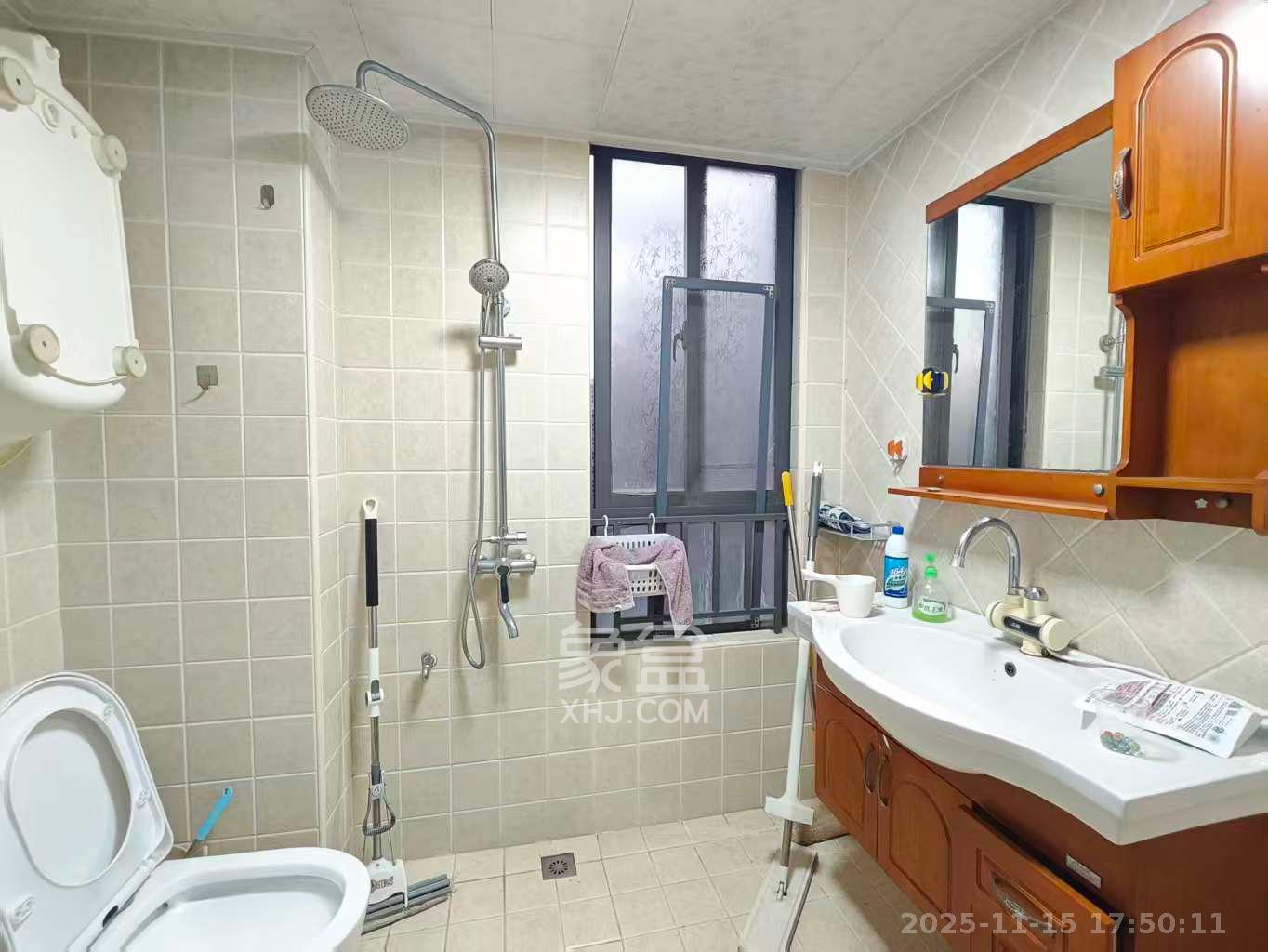 华润凤凰城二期  1室2厅1卫    2200.0元/月室内图