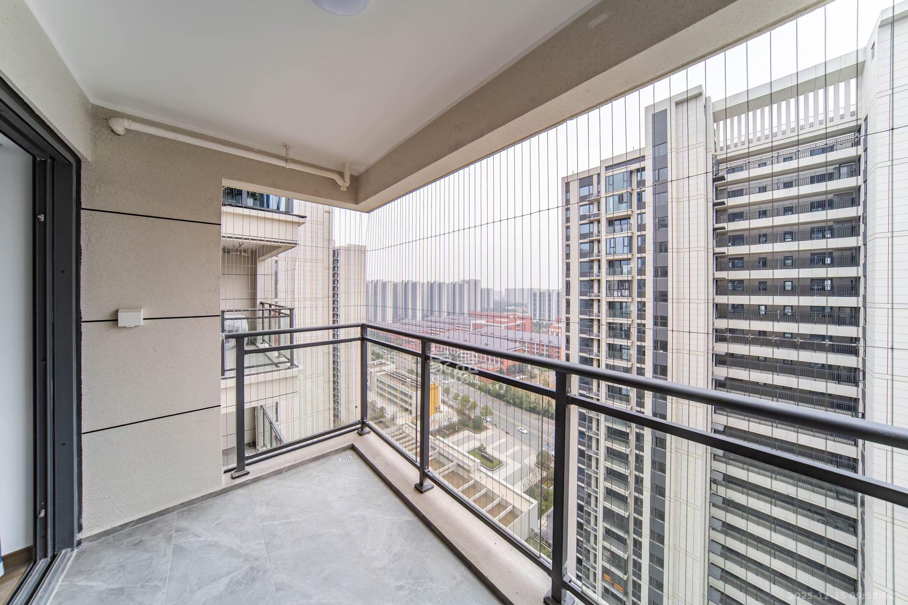 保利天汇  3室2厅2卫    3400.0元/月室内图