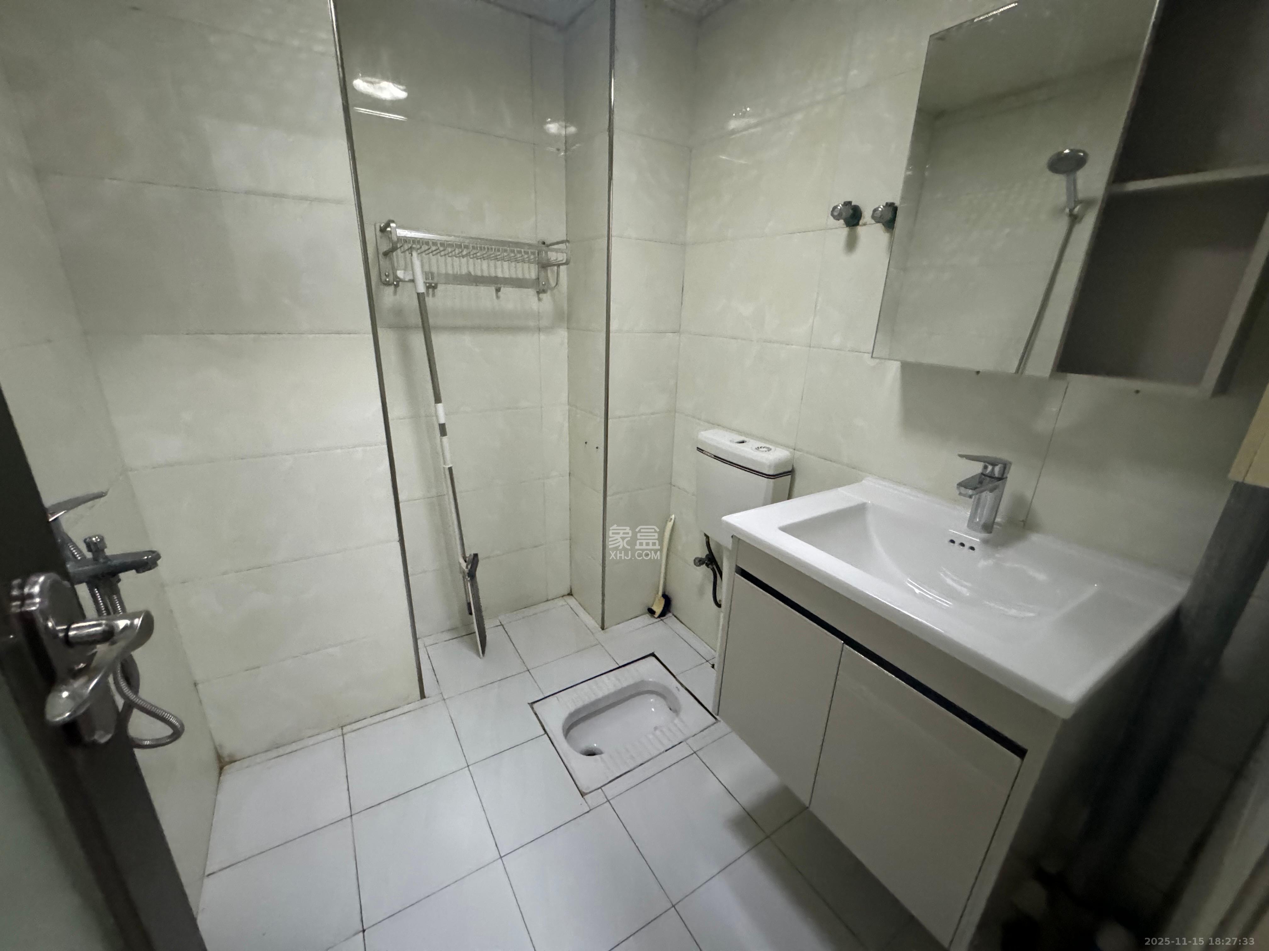 同鑫家园  1室1厅1卫    1300.0元/月室内图