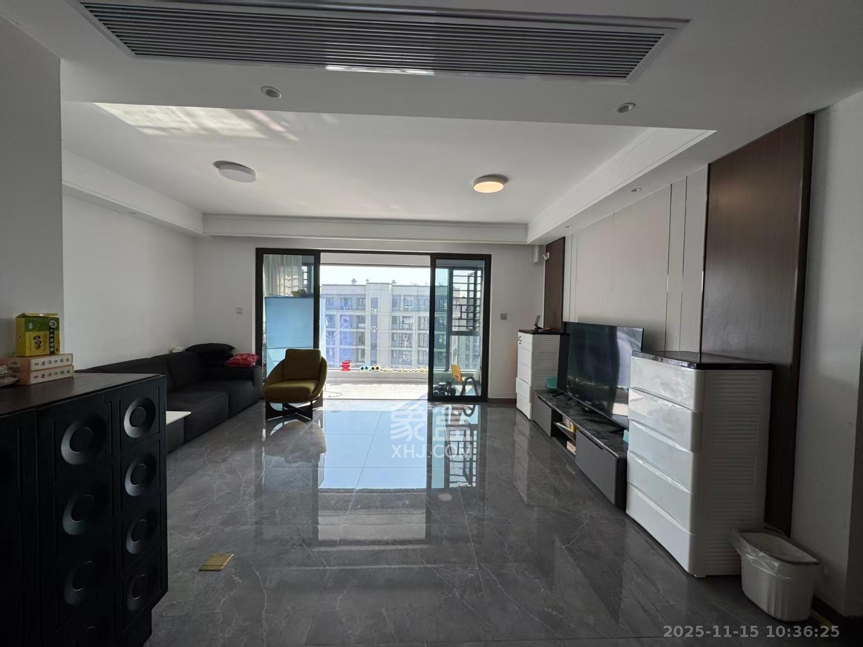 江悦和鸣  4室2厅2卫    4600.0元/月