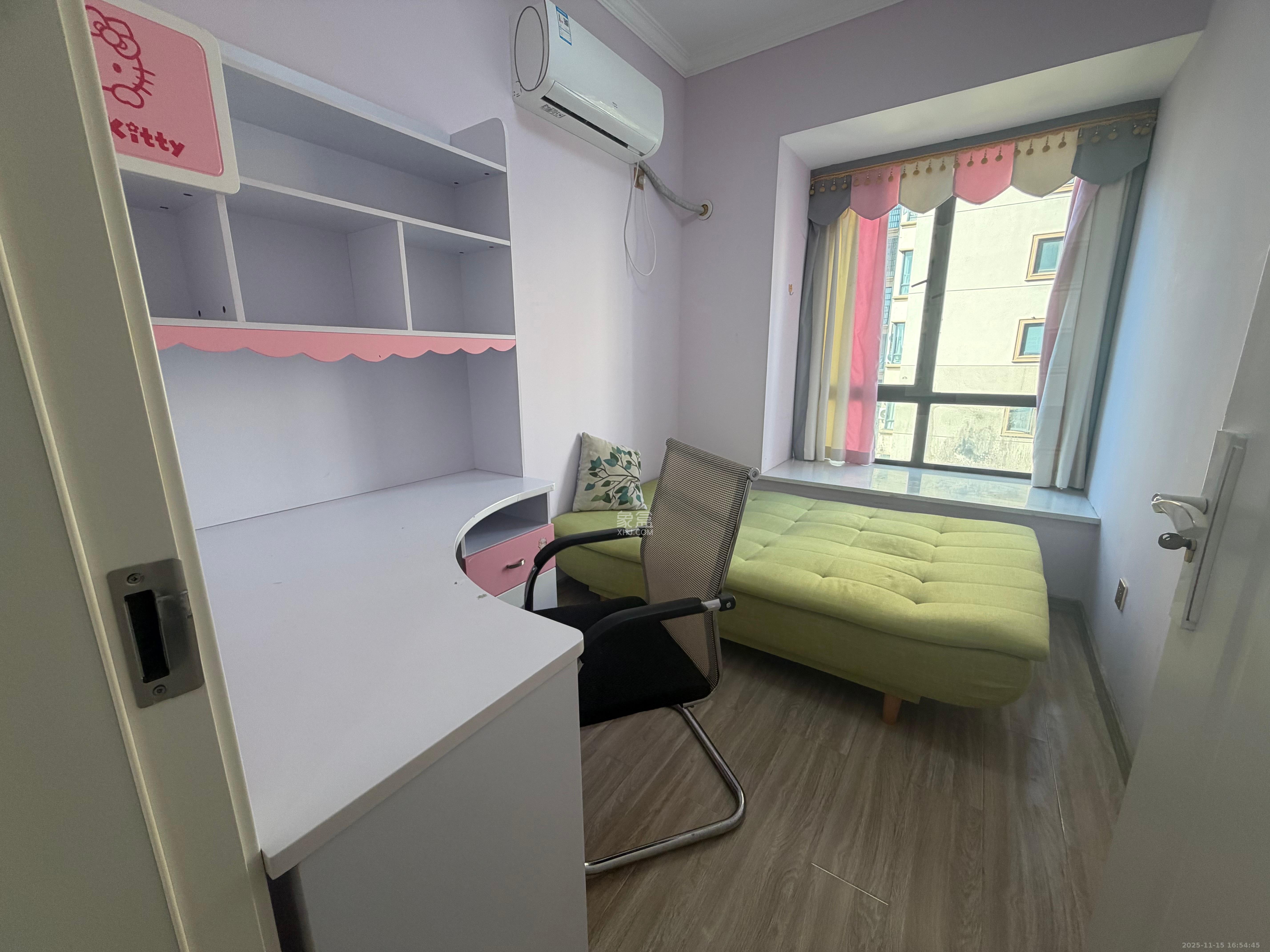 金侨城 3室2厅2卫 48.0万 金侨城 3室2厅2卫 48.0万客厅