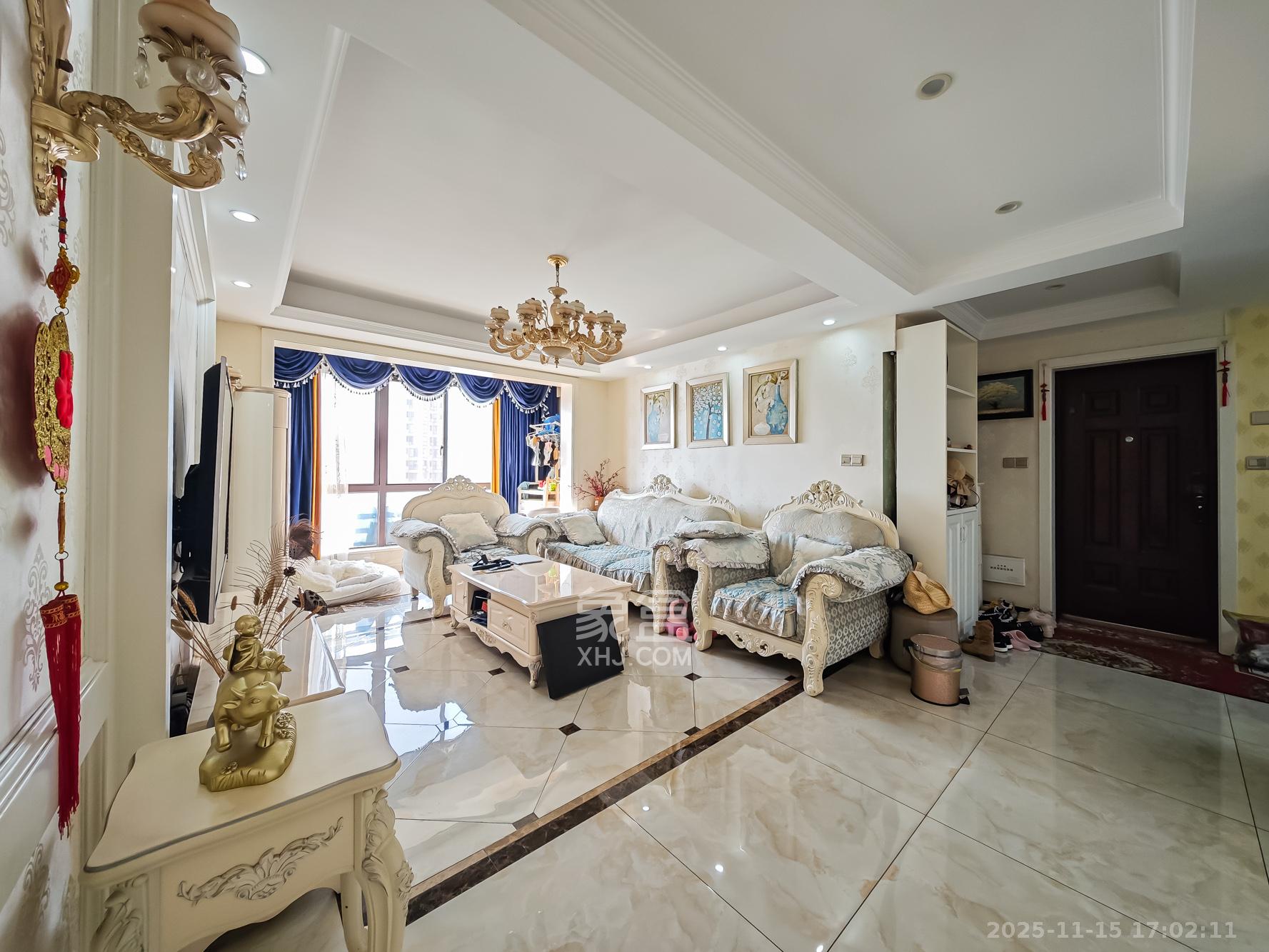 水映加州  3室2厅2卫    198.0万客厅