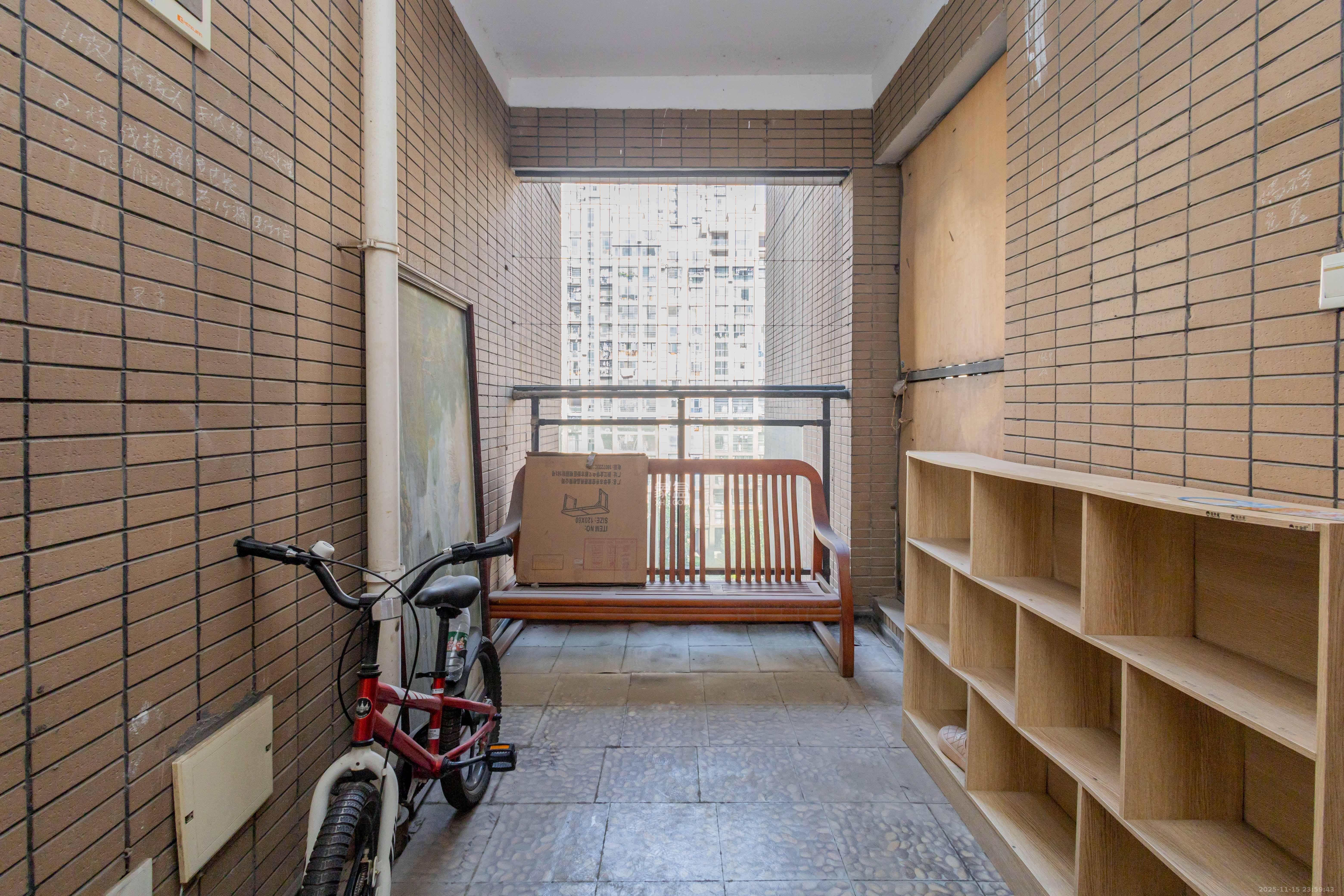 辉煌国际城一期 3室2厅1卫 110.0万 辉煌国际城一期 3室2厅1卫 110.0万卧室