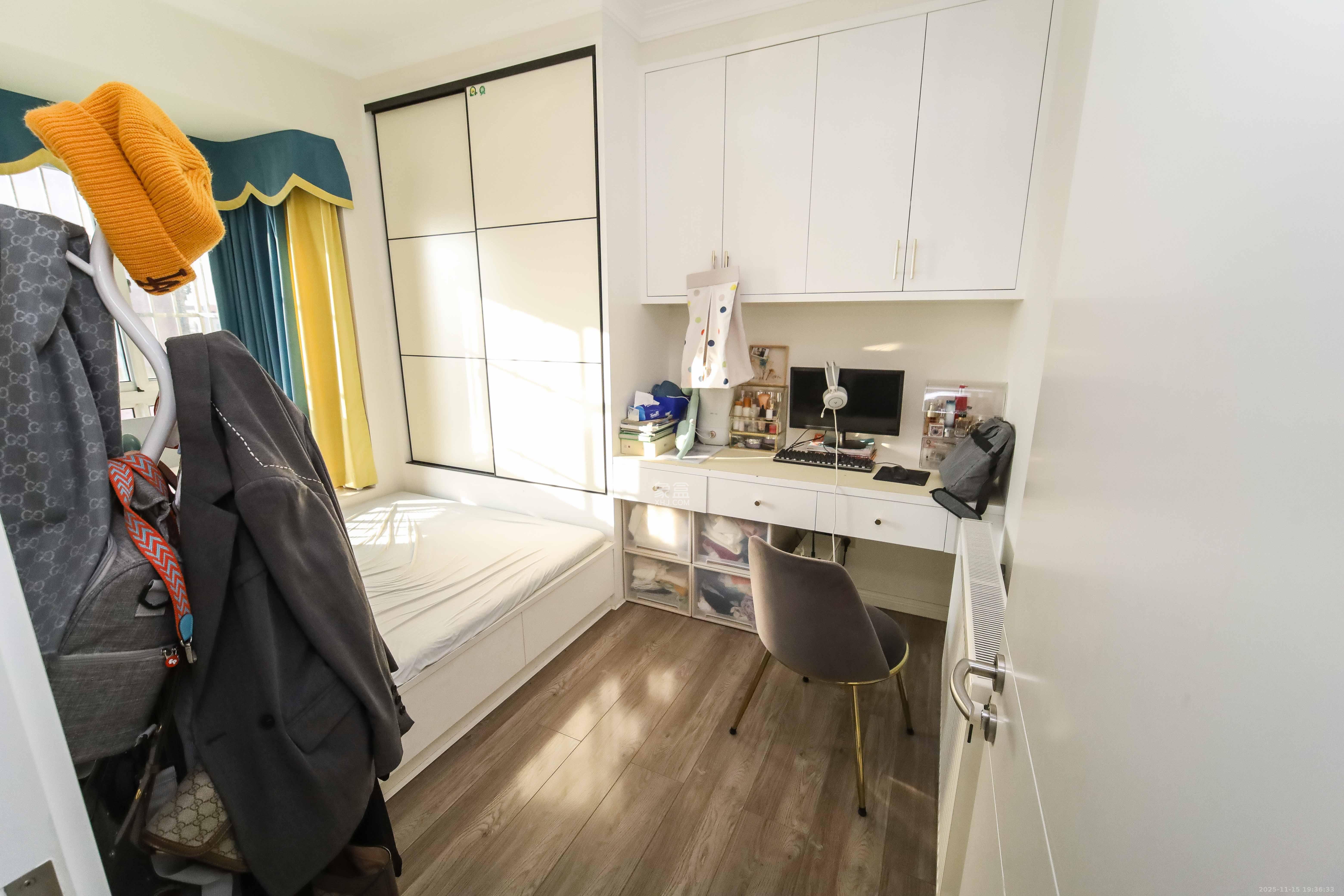 先锋东外滩  2室1厅1卫    86.8万卧室