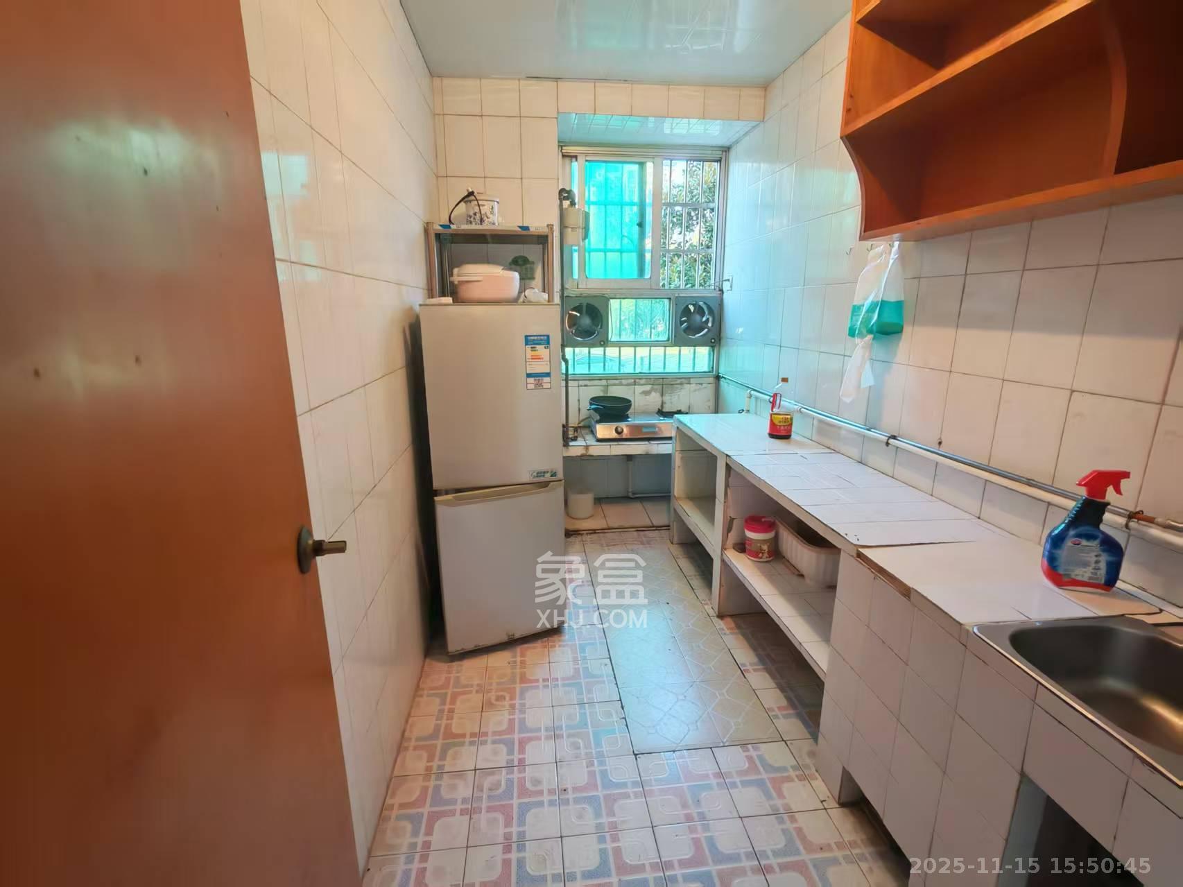 咸嘉新村嘉文苑  3室2厅1卫    2200.0元/月室内图