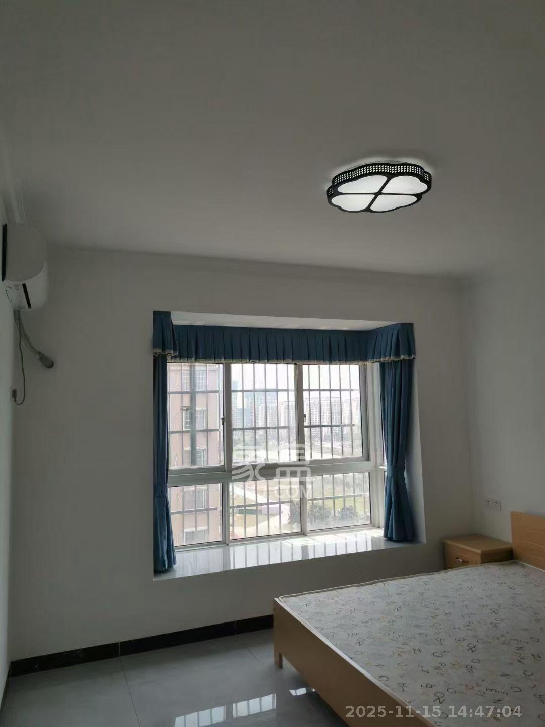 和润园一、二期  3室2厅1卫    2000.0元/月室内图