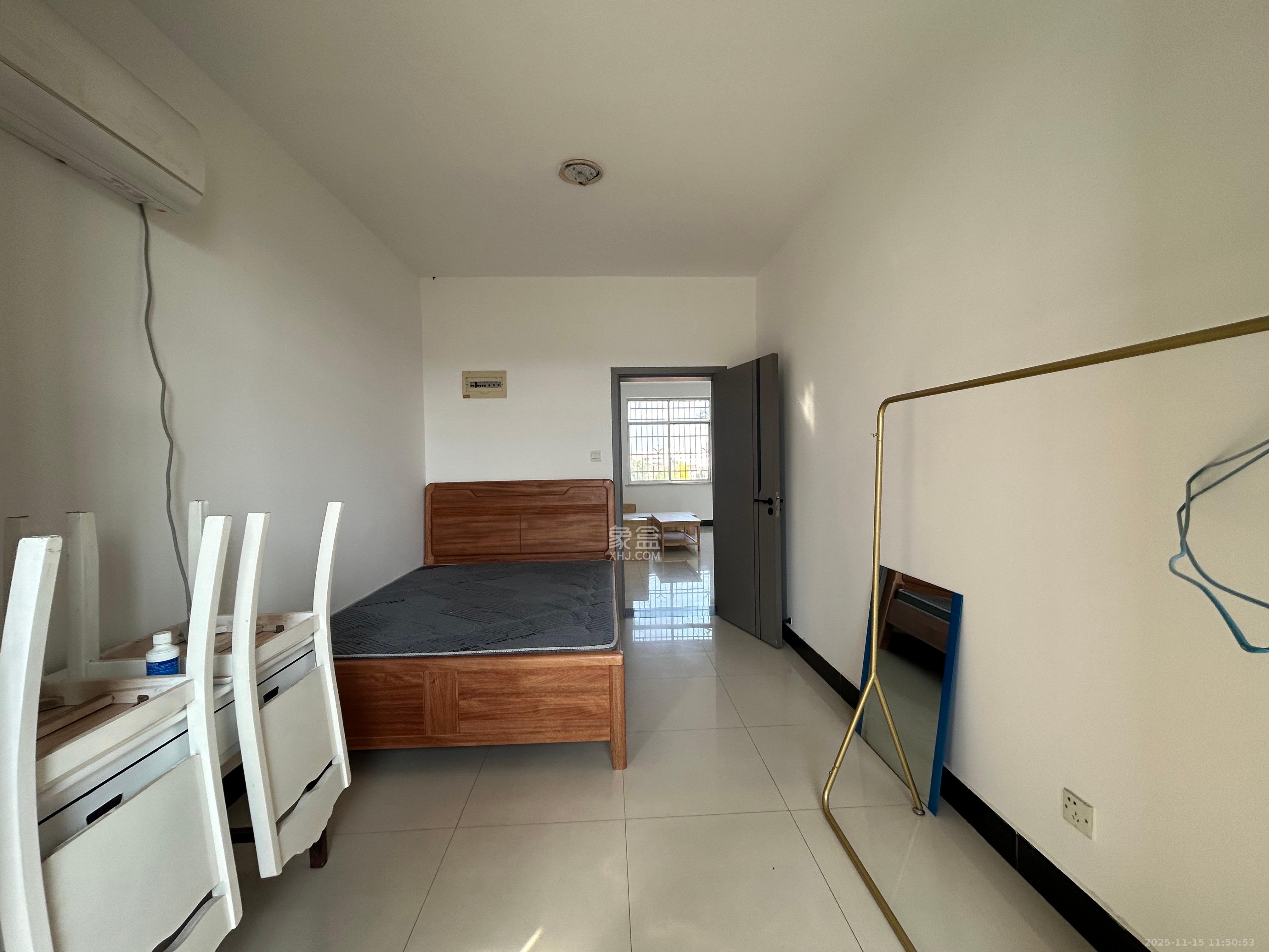 泉水塘小区 3室2厅1卫 1700.0元/月 泉水塘小区 3室2厅1卫 1700.0元/月室内图