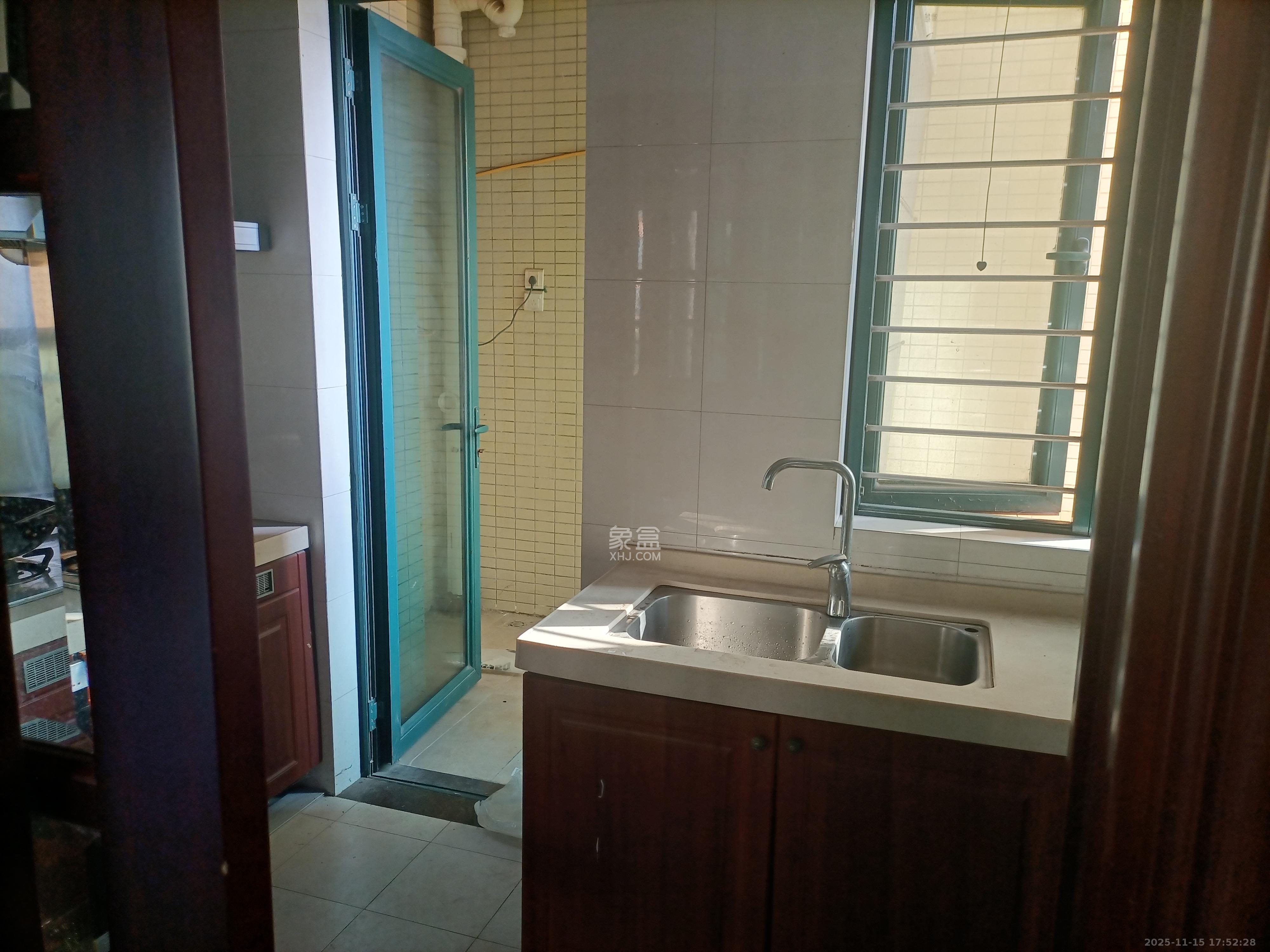 恒大绿洲  3室2厅2卫    2300.0元/月室内图