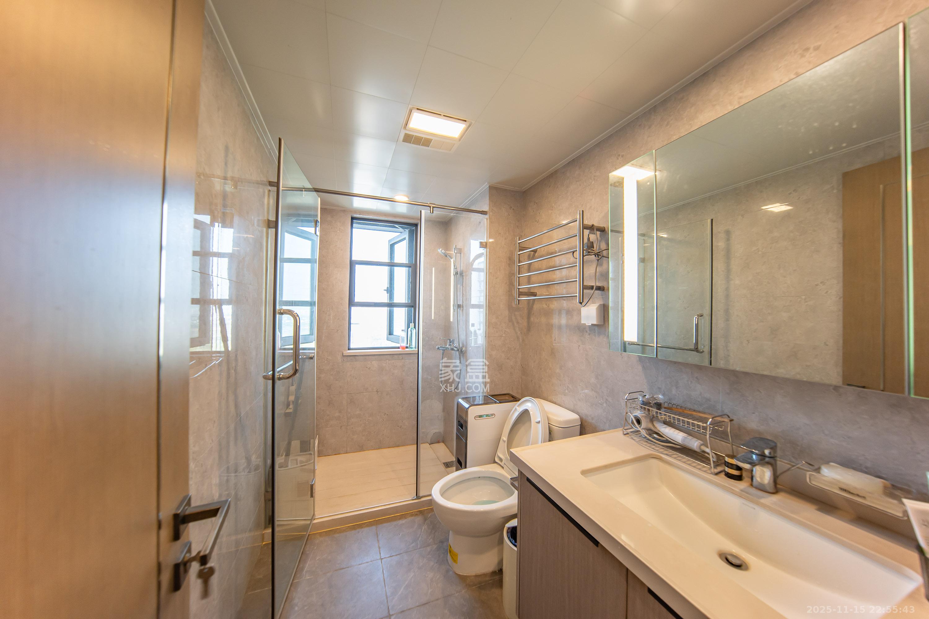 映客龙湖璟翠公馆（映客龙湖璟翠中心）  4室2厅2卫    175.0万卫生间