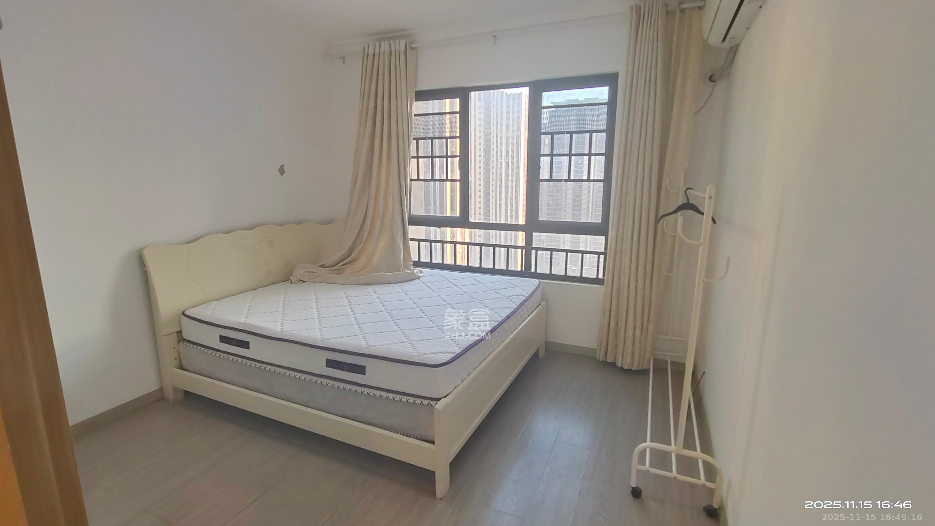 绿地之窗  3室2厅1卫    2000.0元/月室内图