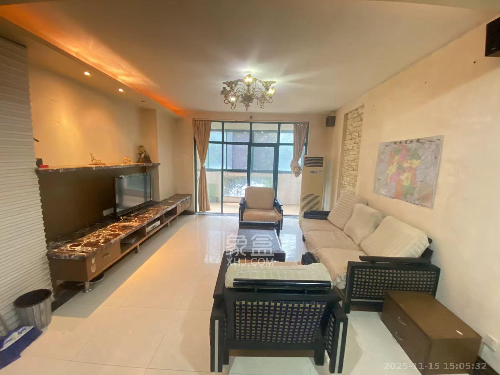 华盛家园  3室2厅2卫    2000.0元/月