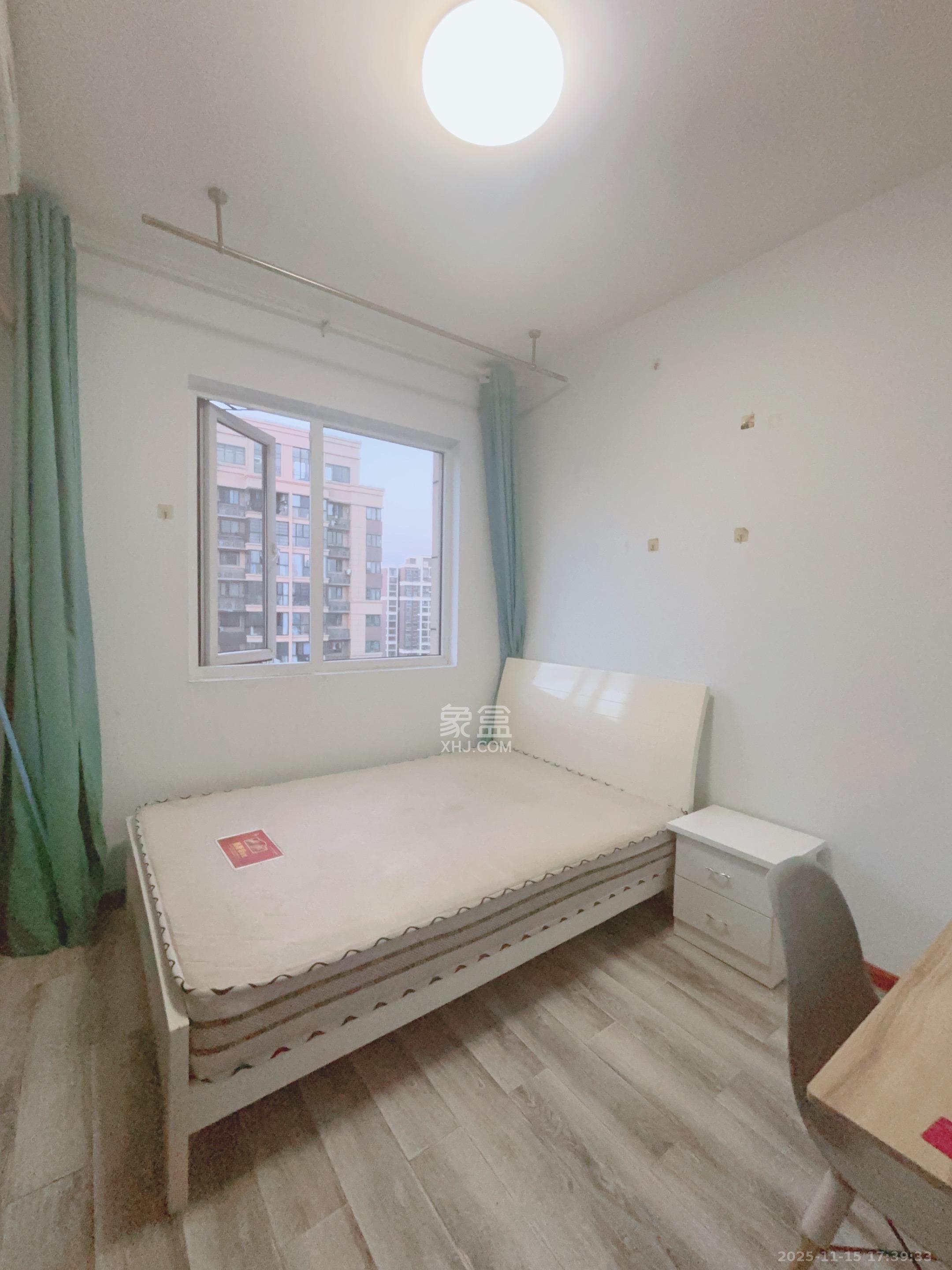 保利香槟国际 1室1厅1卫 700.0元/月 保利香槟国际 1室1厅1卫 700.0元/月室内图