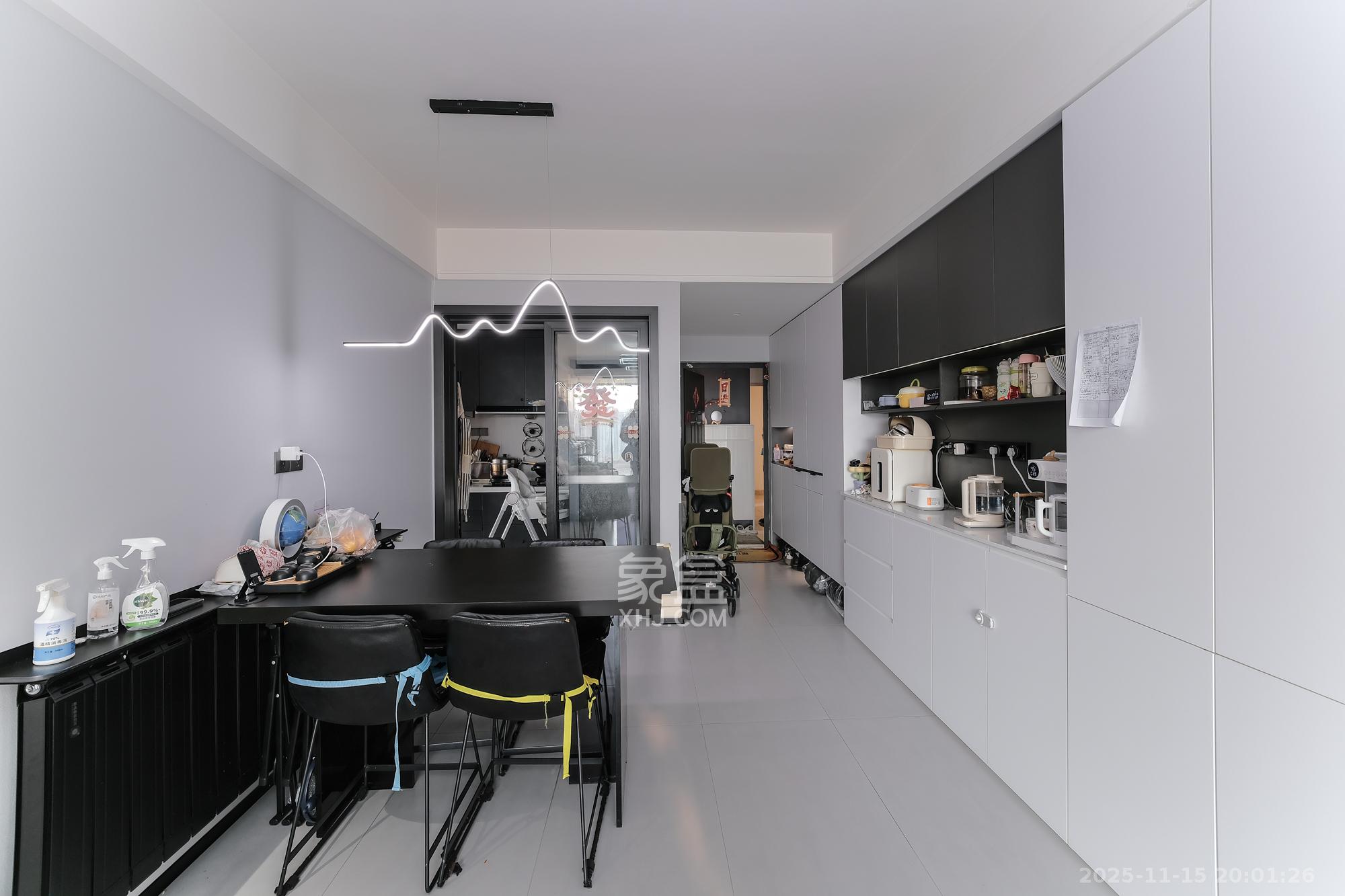 保利香槟国际  3室2厅1卫    92.0万客厅