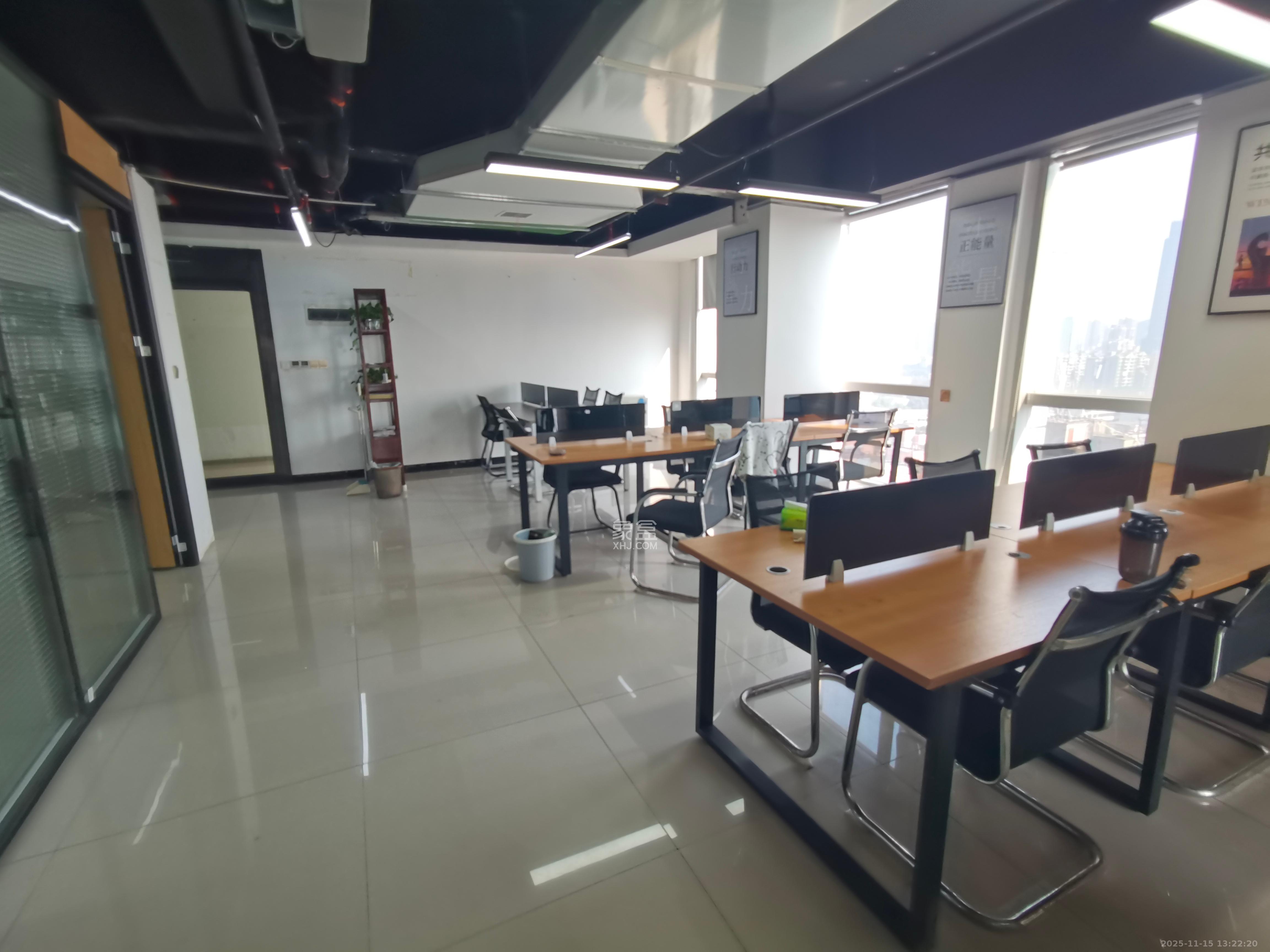 宇成朝阳广场  4室1厅1卫    5200.0元/月室内图