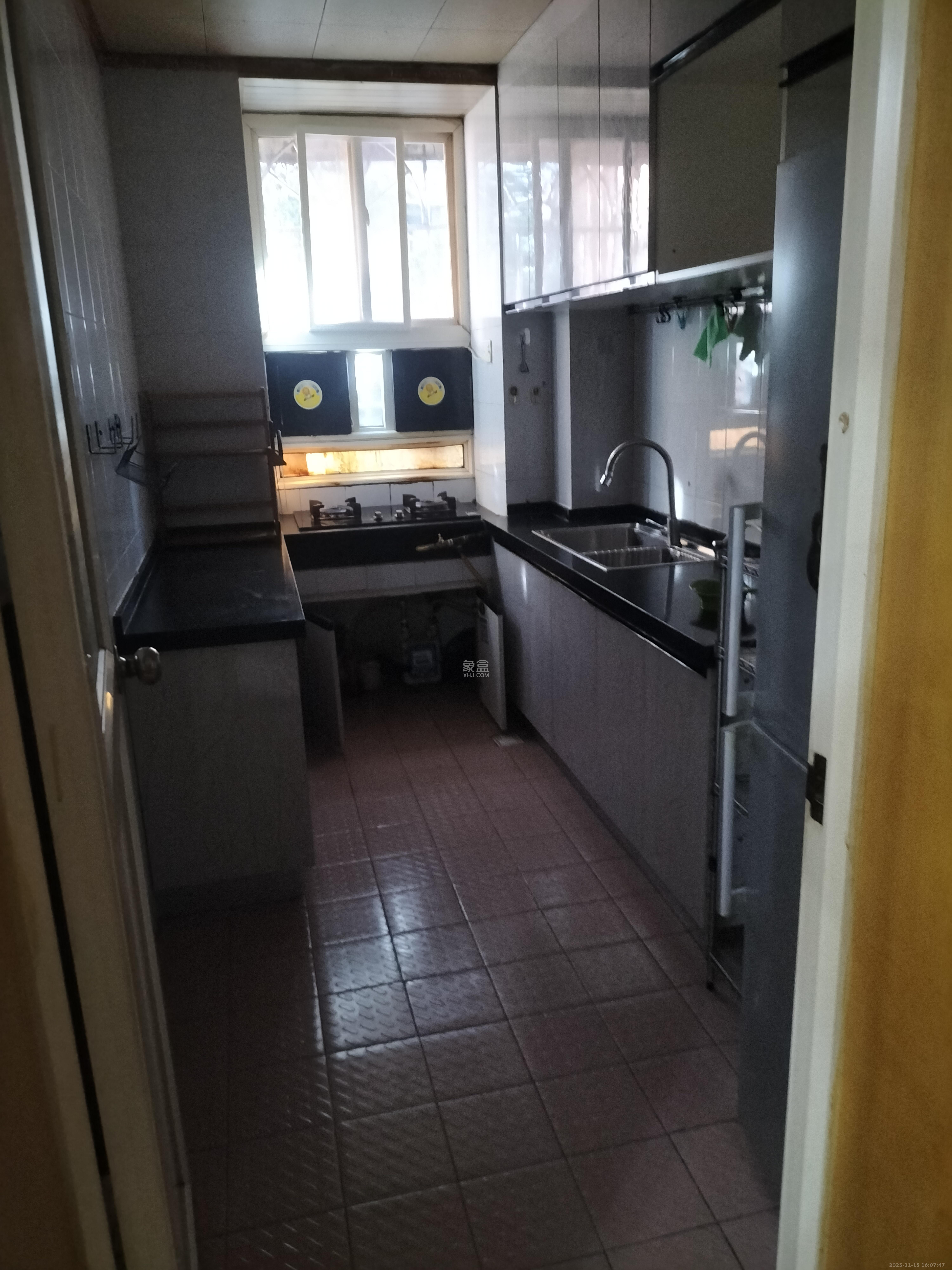 白沙苑  3室2厅2卫    2000.0元/月室内图