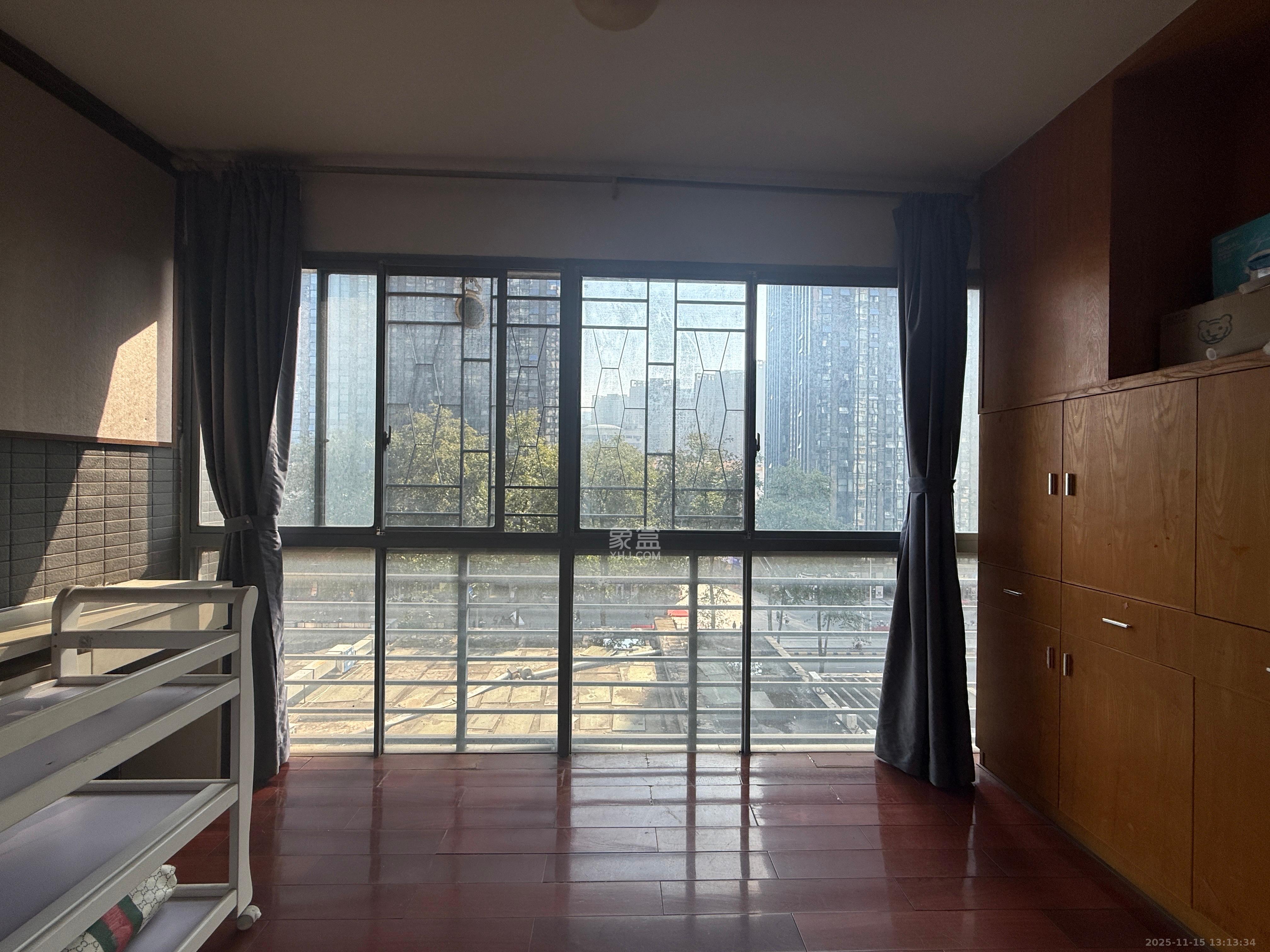 滨江君悦香邸  3室2厅2卫    3200.0元/月室内图