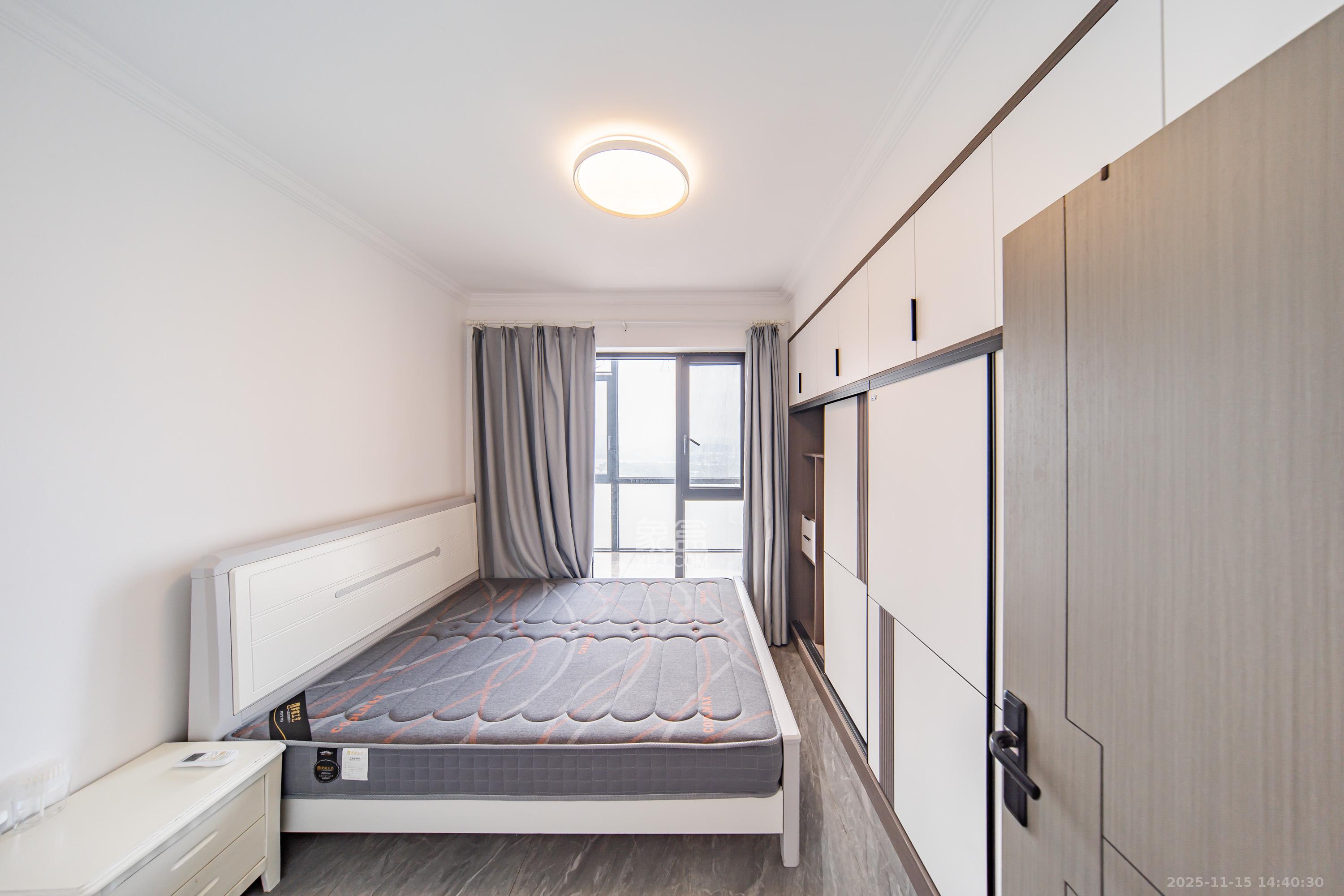 金色屋顶 5室2厅3卫 260.0万 金色屋顶 5室2厅3卫 260.0万卧室