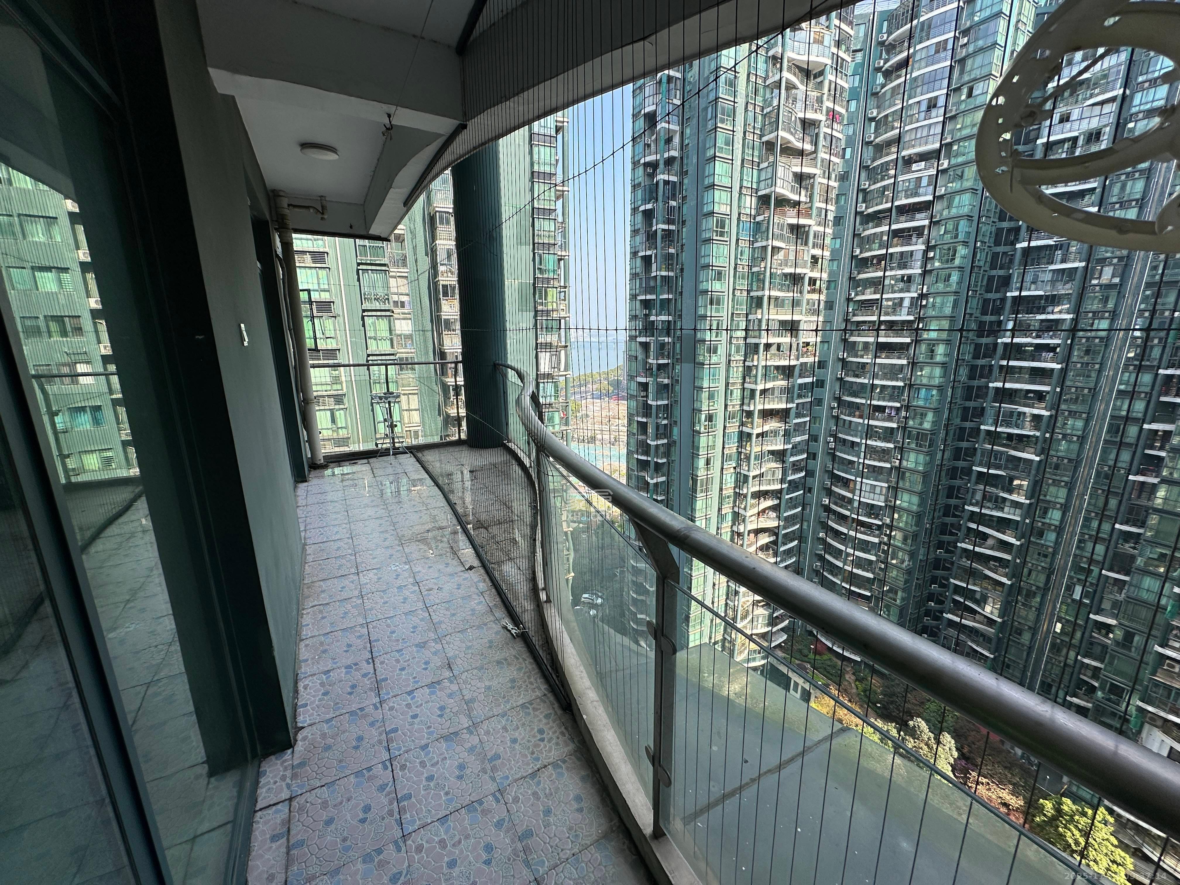 华盛新外滩  3室2厅2卫    3800.0元/月室内图