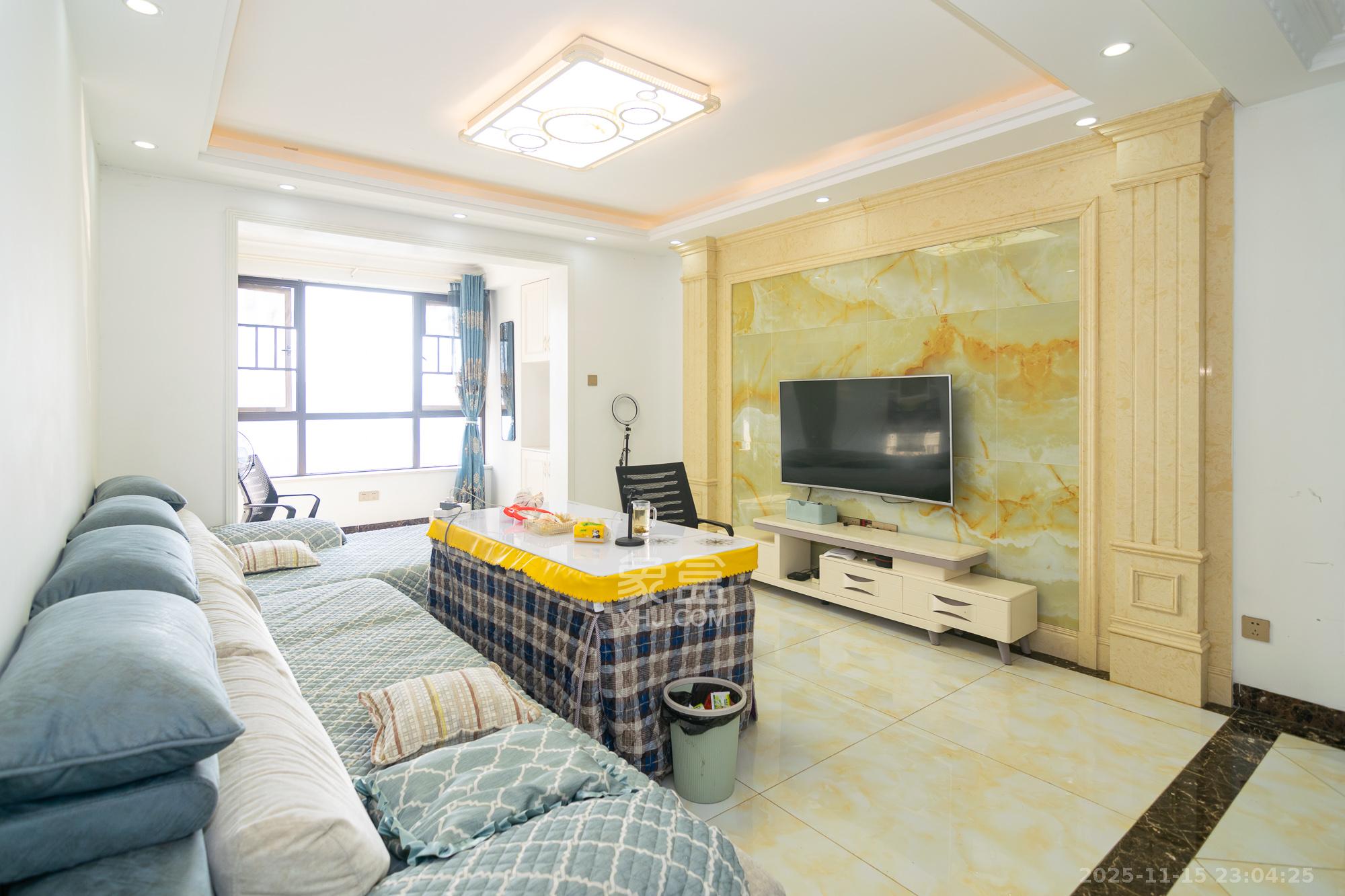 金地三千府（金地湖山樾、金地自在城）  3室2厅2卫    68.0万客厅