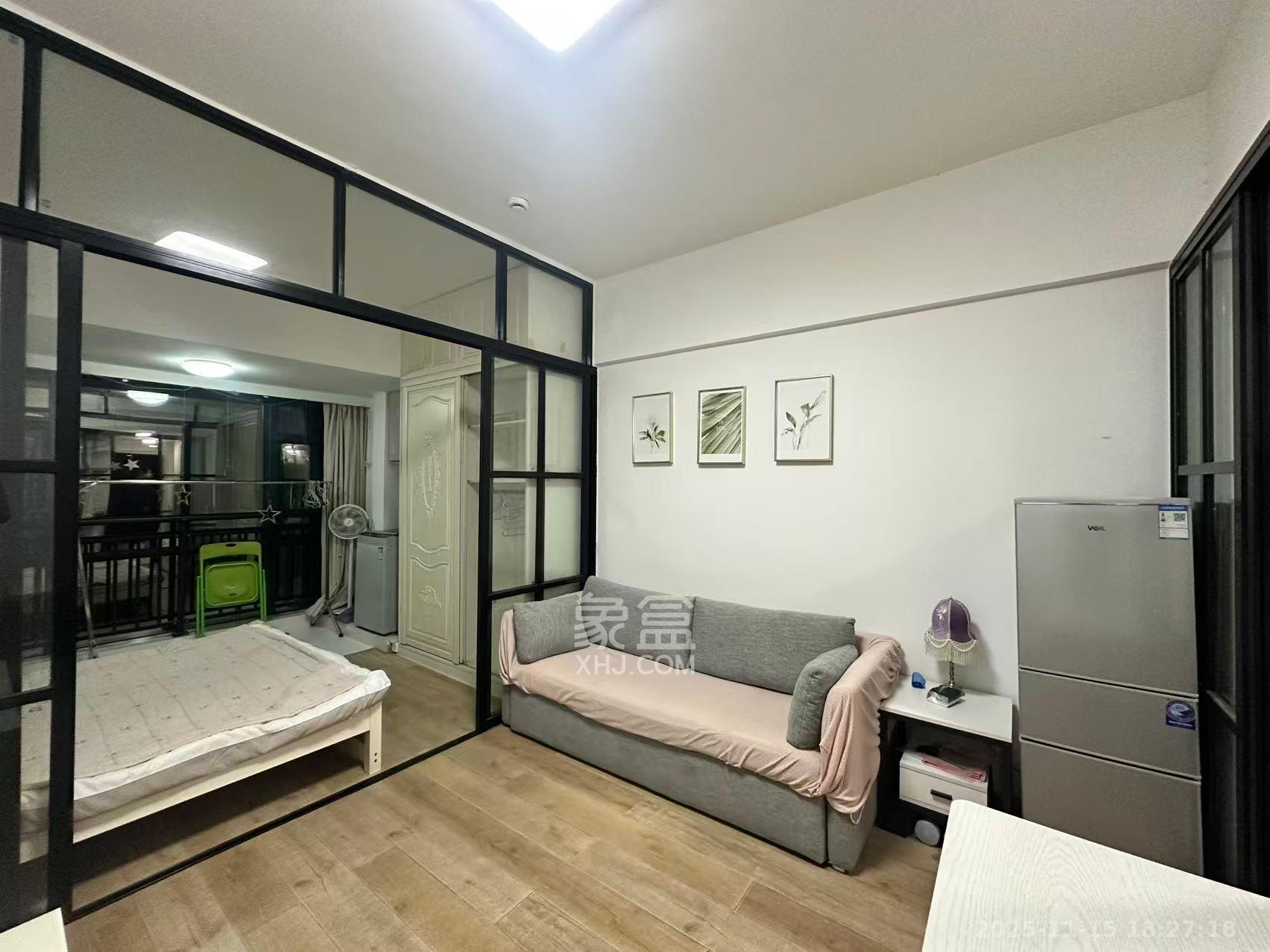 共和世家  1室1厅1卫    1800.0元/月室内图