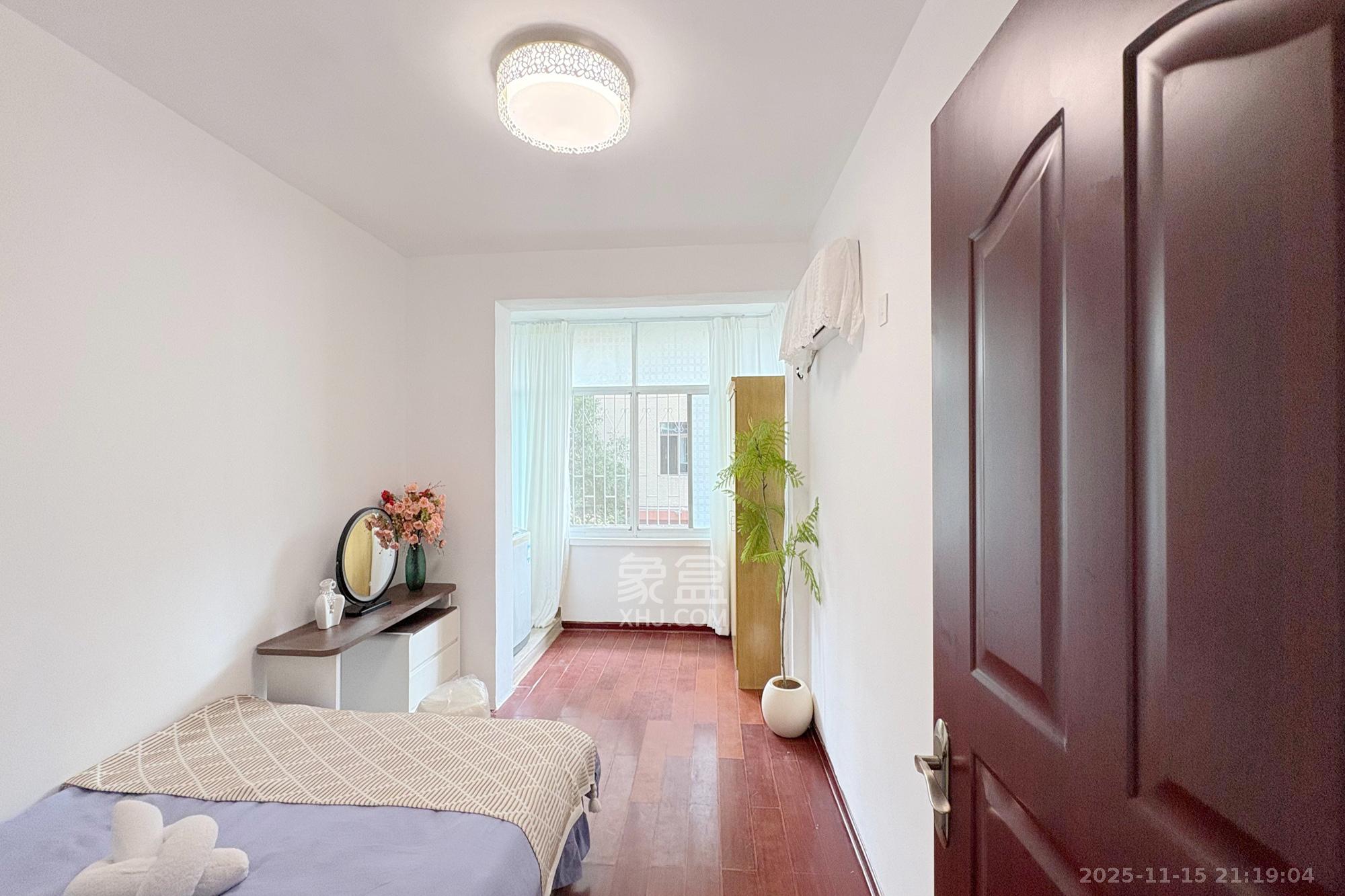 戥子桥散盘  3室2厅1卫    65.0万卧室