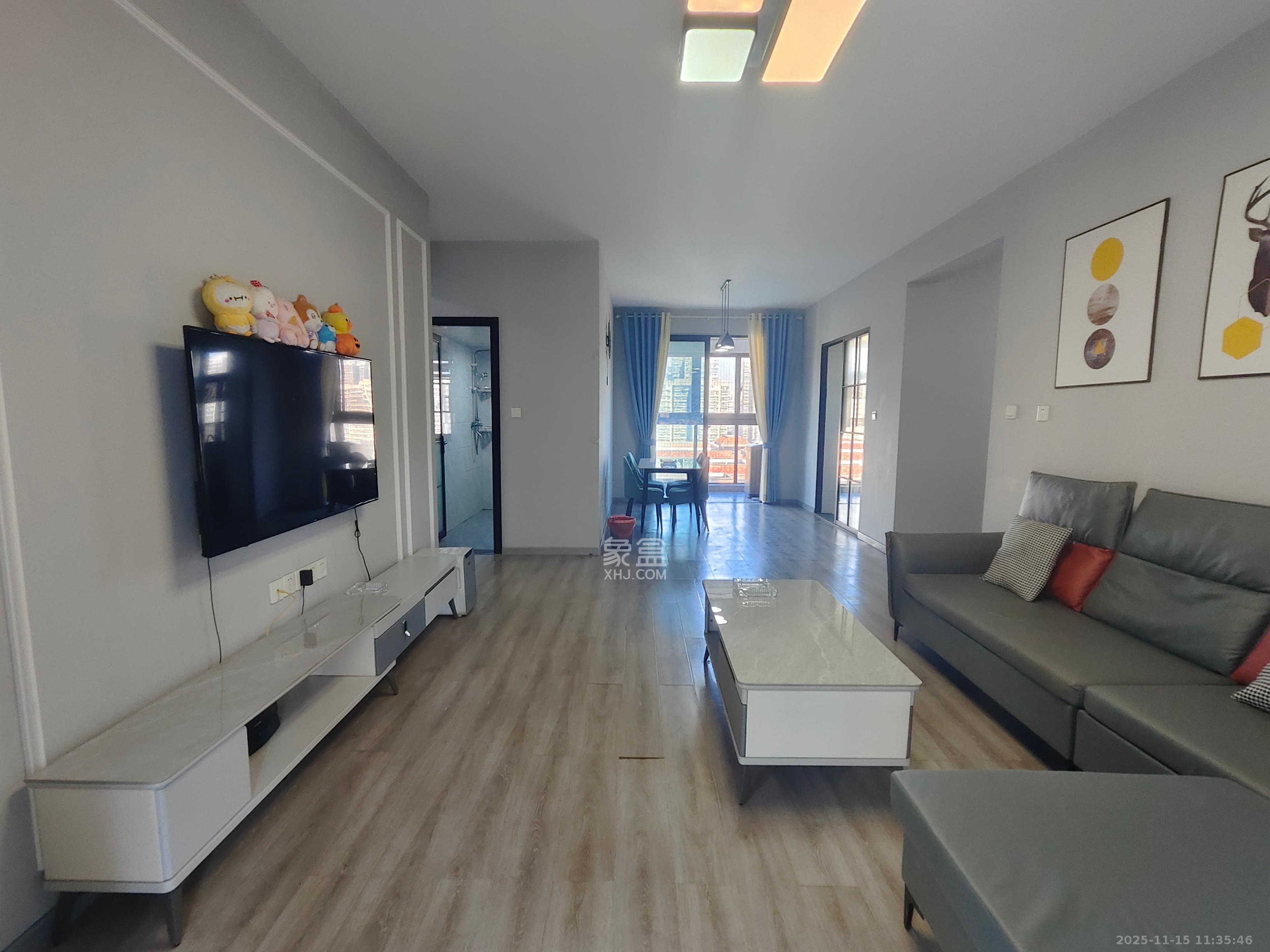 长房东旭国际  4室2厅2卫    4000.0元/月室内图