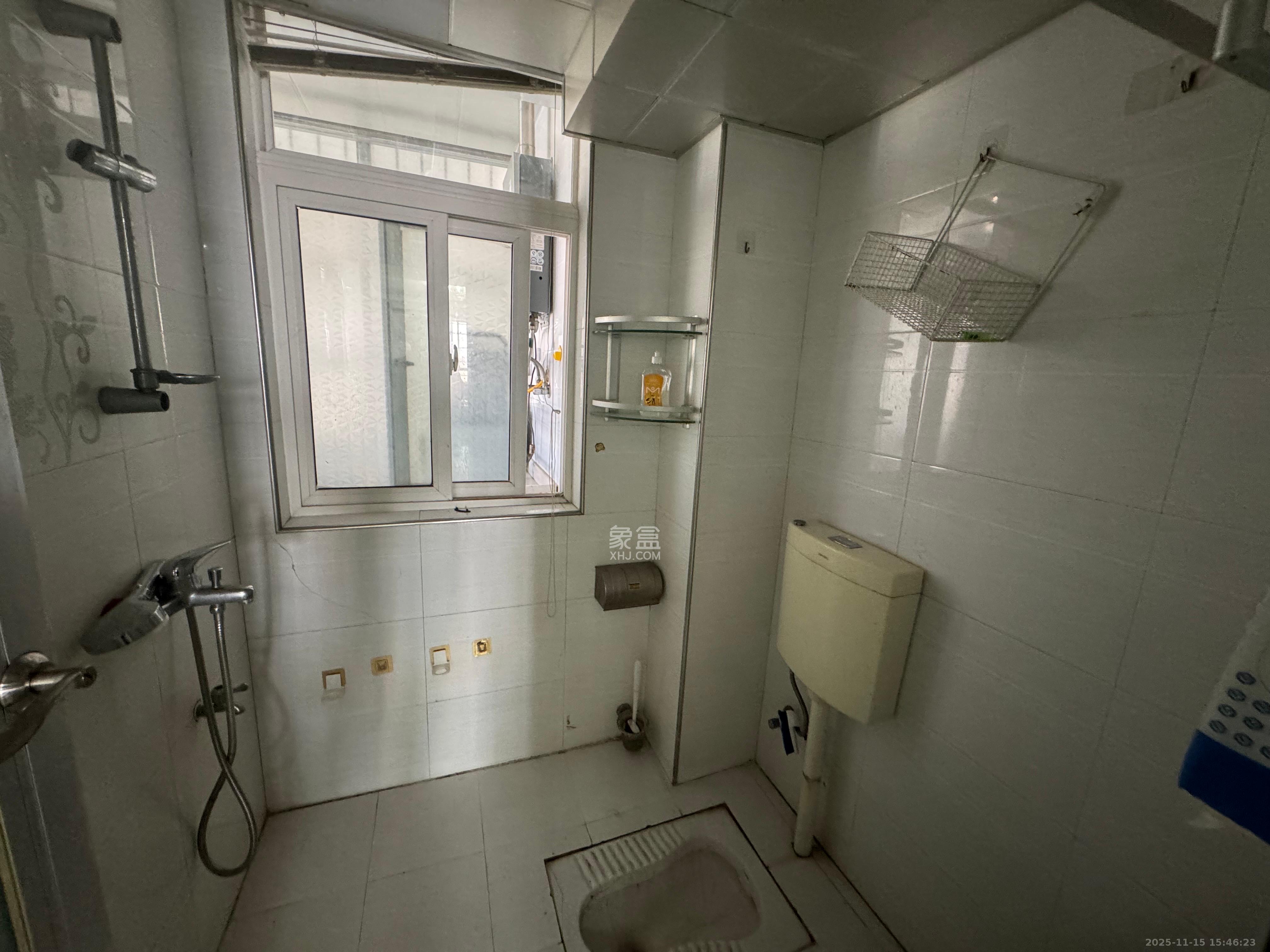 广场之星  3室2厅2卫    2000.0元/月室内图