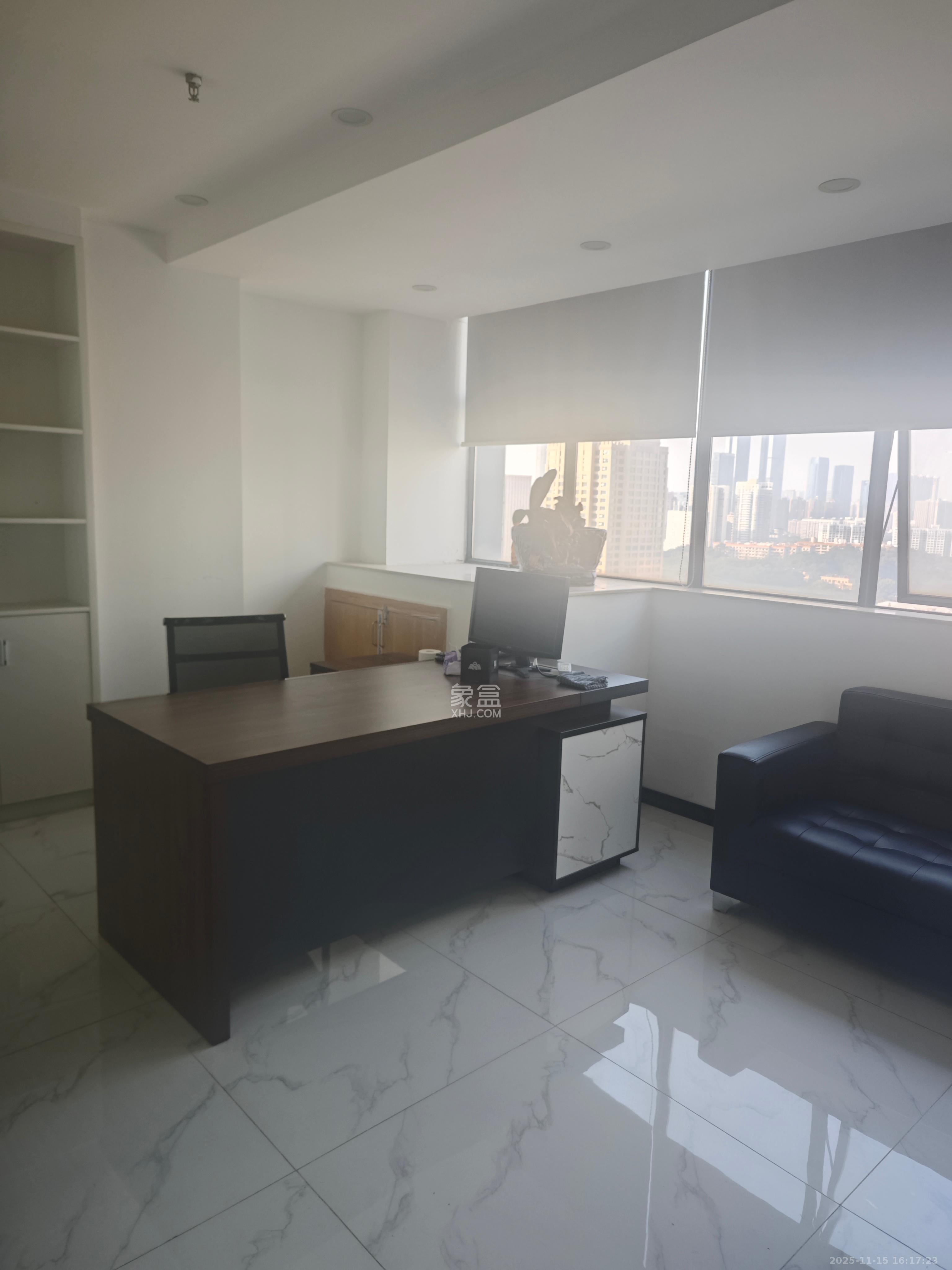 湘域中央  3室1厅1卫    4200.0元/月室内图