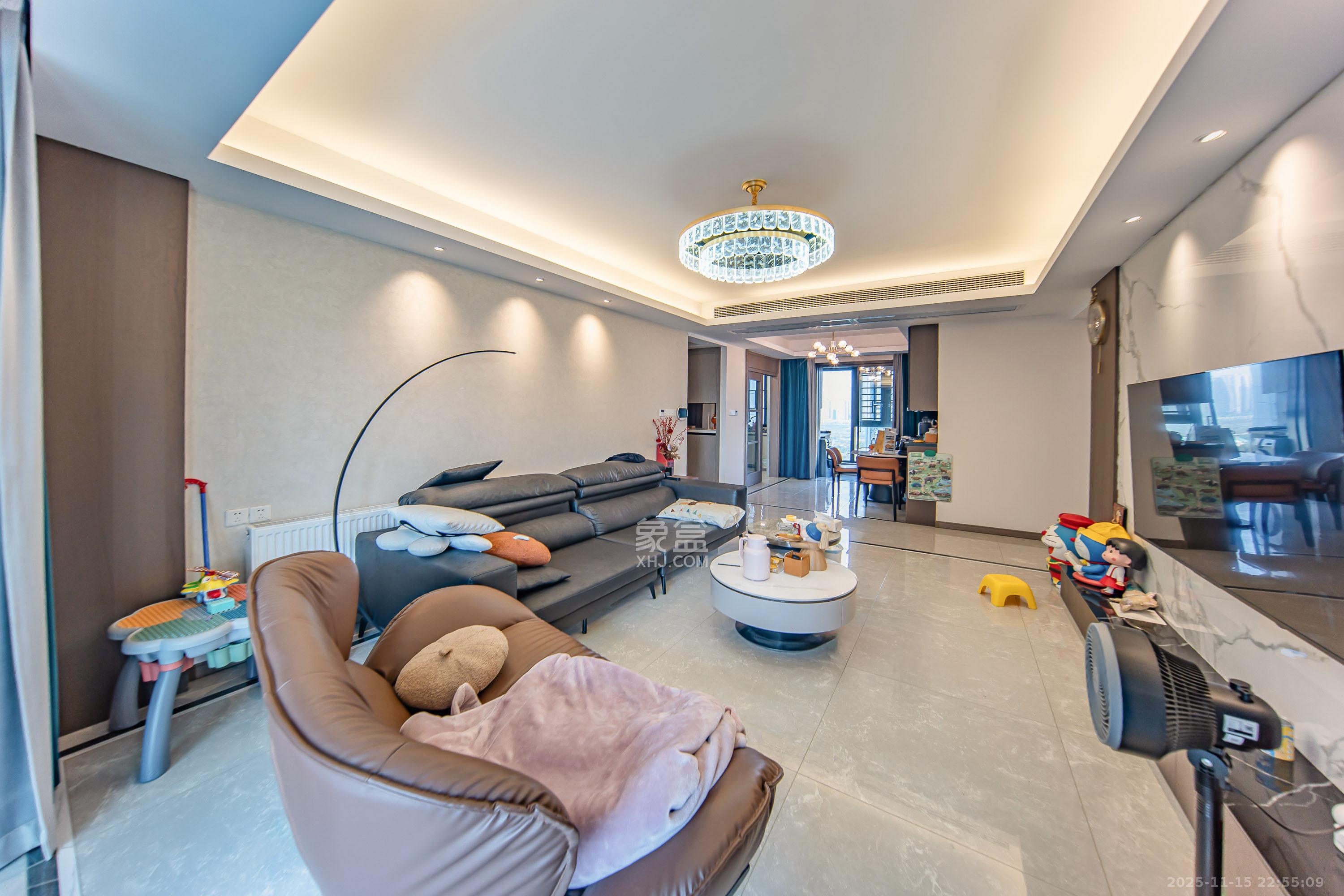 映客龙湖璟翠公馆(映客龙湖璟翠中心) 3室2厅1卫 180.0万 映客龙湖璟翠公馆(映客龙湖璟翠中心) 3室2厅1卫 180.0万客厅