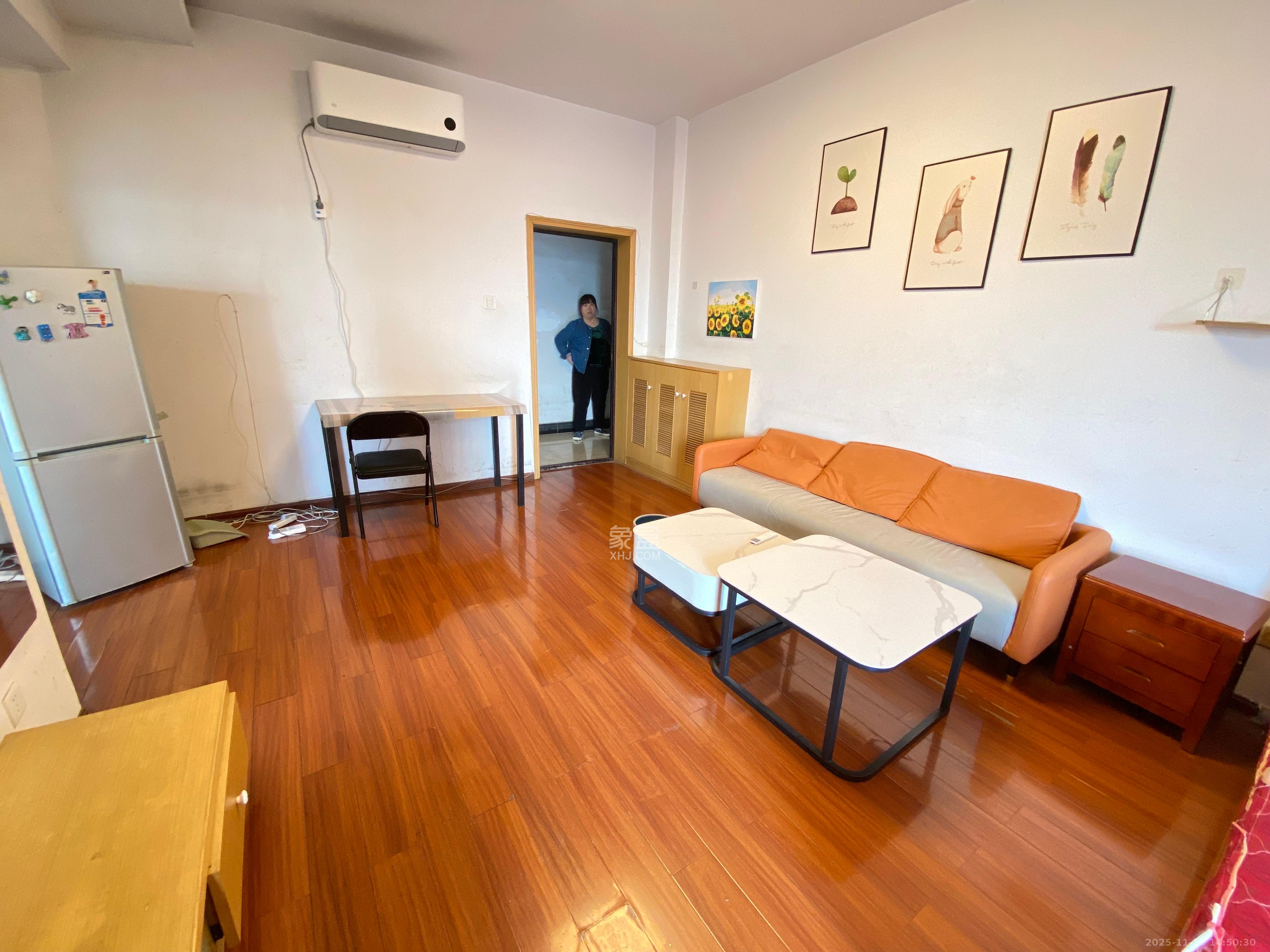 汇富中心  1室1厅1卫    1800.0元/月