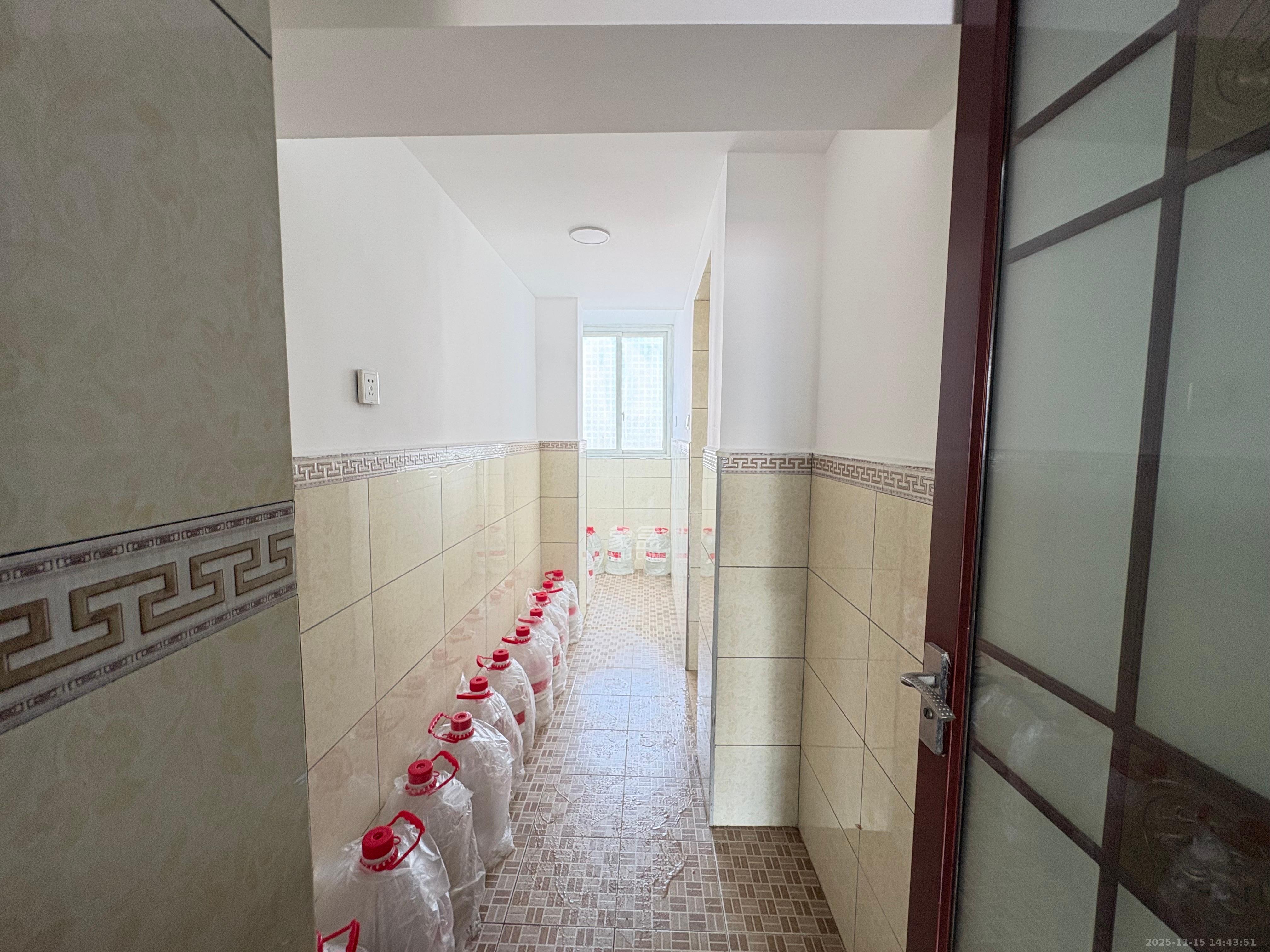 高桥现代商贸城  3室2厅2卫    3500.0元/月室内图