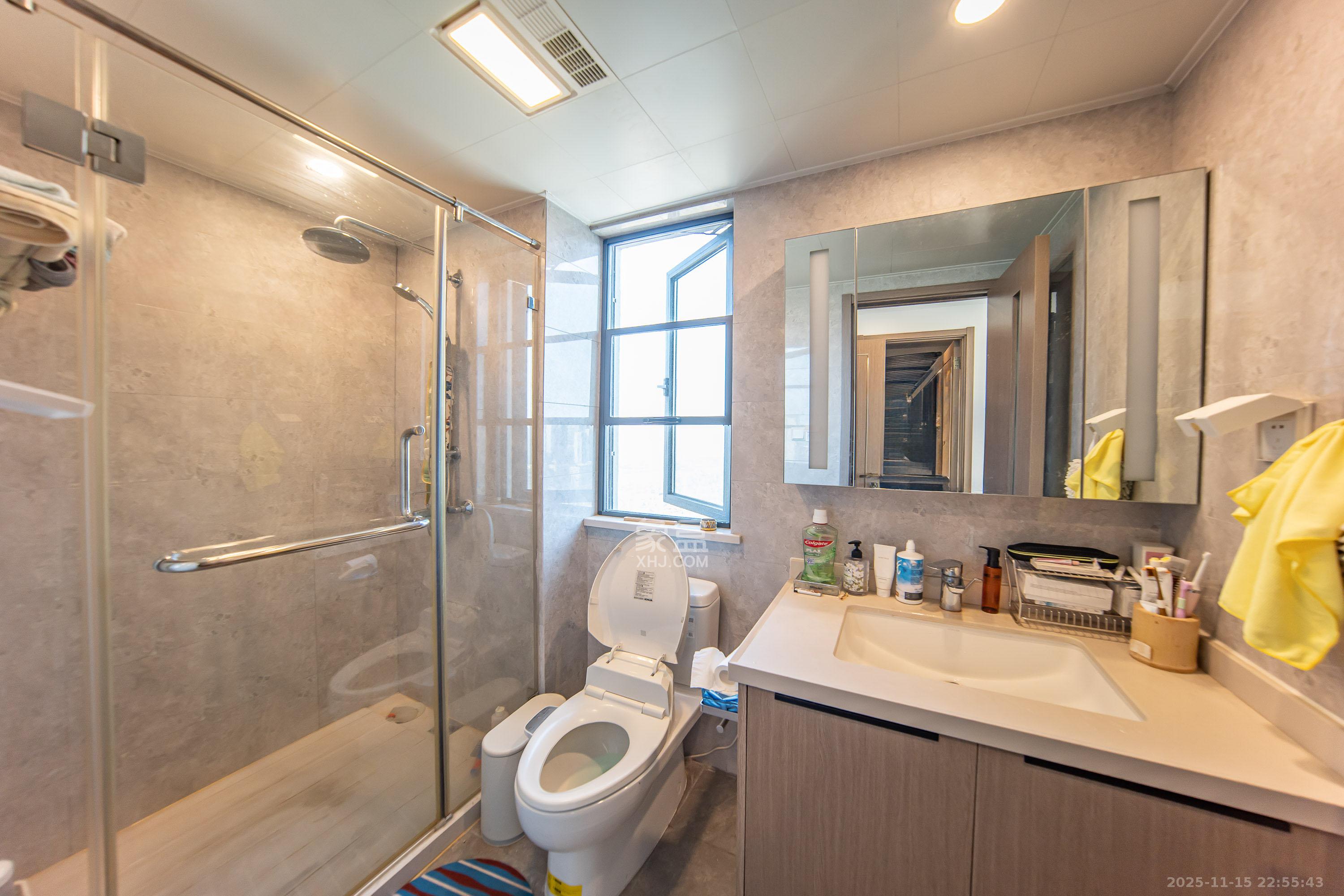 映客龙湖璟翠公馆（映客龙湖璟翠中心）  4室2厅2卫    175.0万卫生间