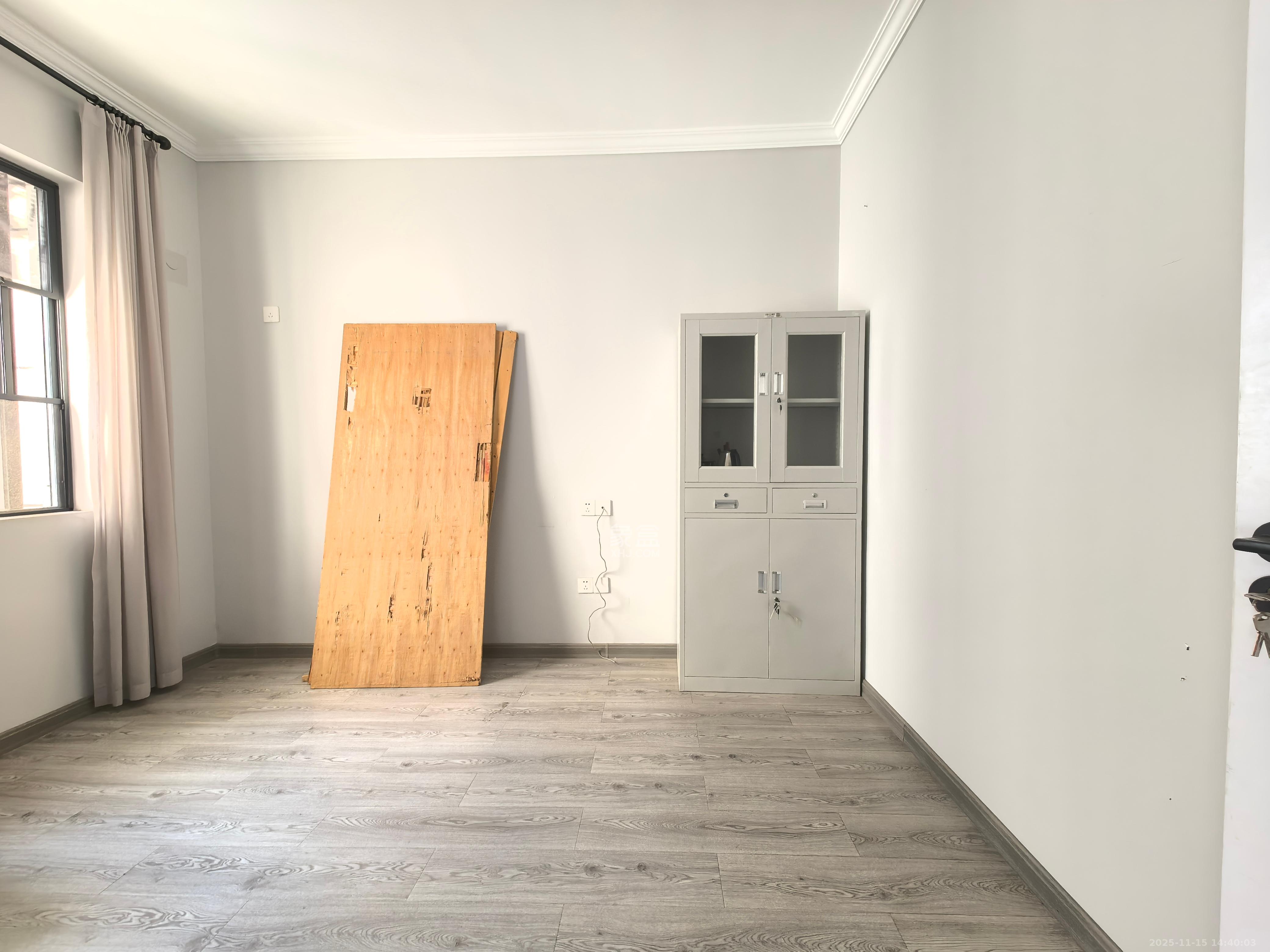 天翼花园(中国电信单位房) 4室2厅2卫 3800.0元/月 天翼花园(中国电信单位房) 4室2厅2卫 3800.0元/月室内图