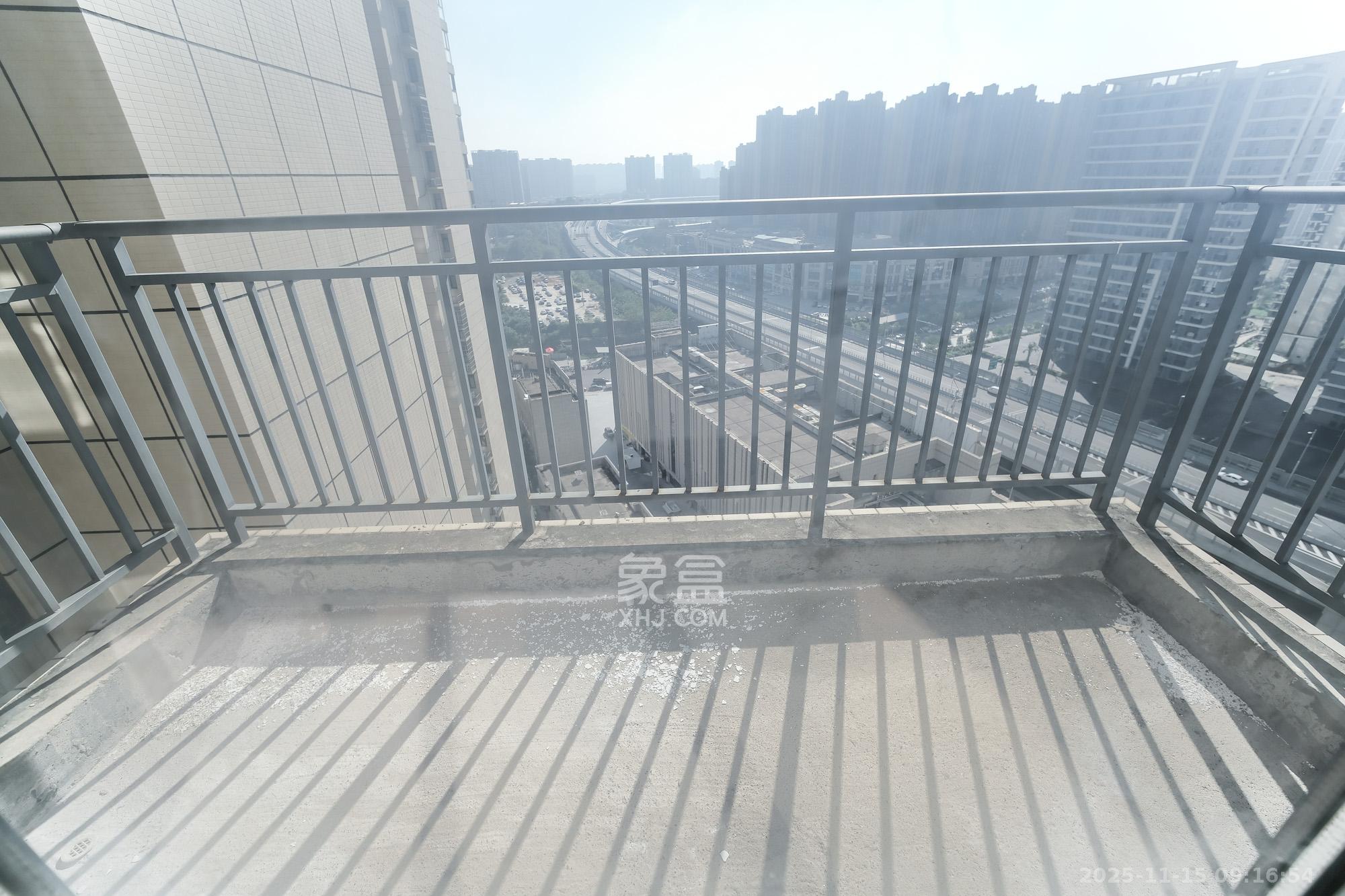 和悦城(蟠龙景苑) 3室2厅2卫 70.0万 和悦城(蟠龙景苑) 3室2厅2卫 70.0万阳台