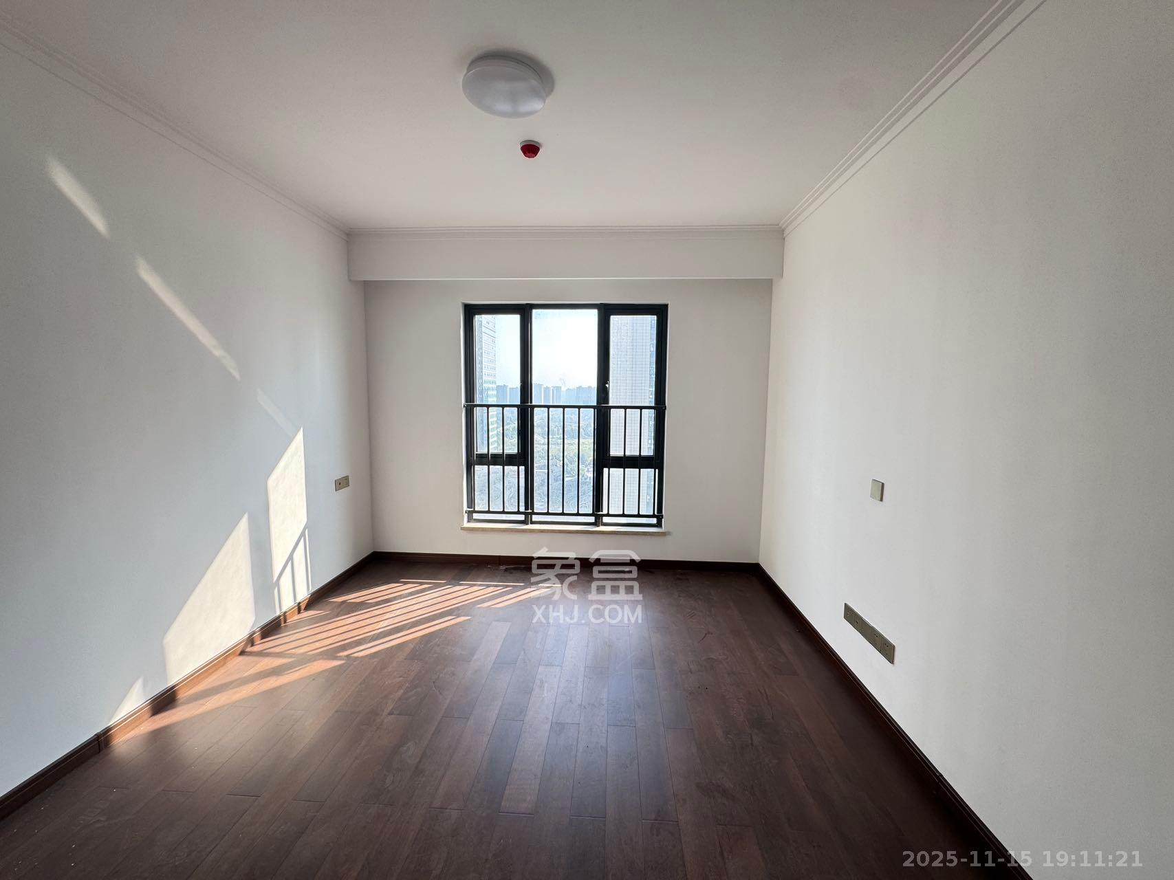 绿地长沙城际空间站（绿地新里佳苑）  4室2厅2卫    3000.0元/月室内图