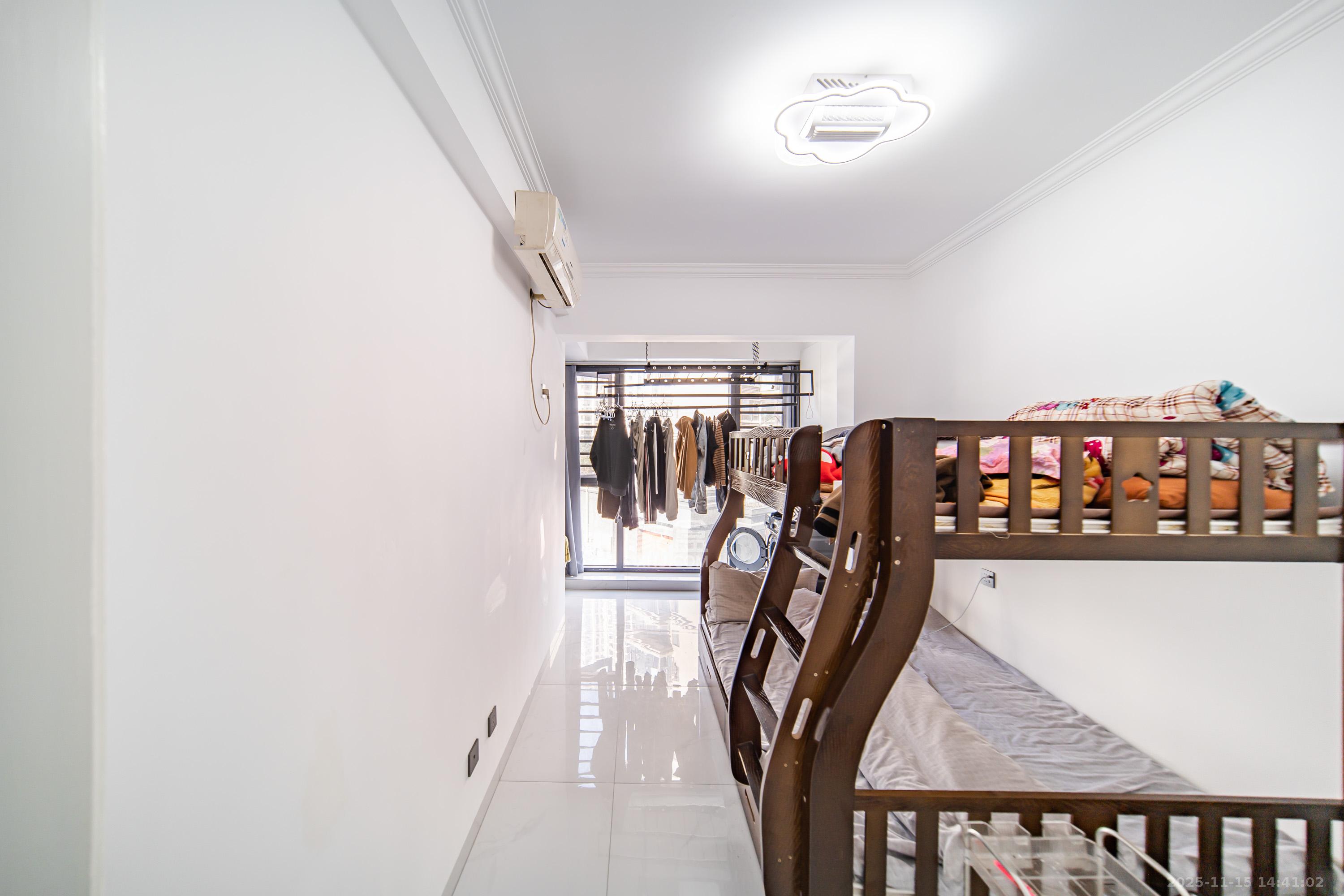 海洋半岛(月珑湾) 3室2厅2卫 112.8万 海洋半岛(月珑湾) 3室2厅2卫 112.8万卧室