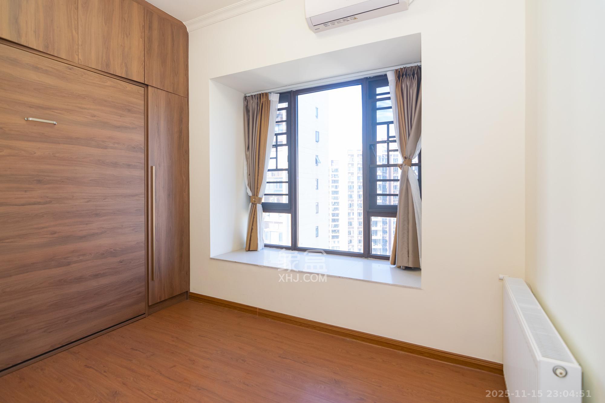 碧桂园高尔夫花园  5室2厅3卫    170.0万卧室