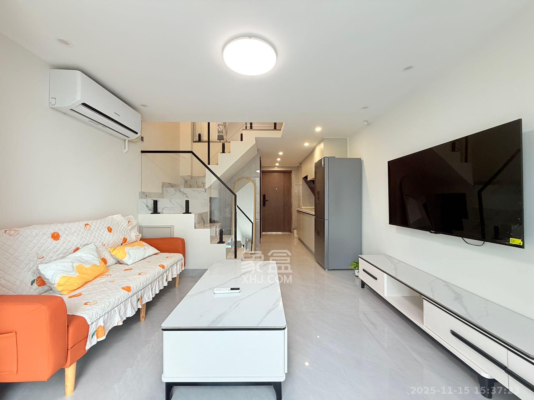 卓越中寰  2室1厅1卫    2400.0元/月