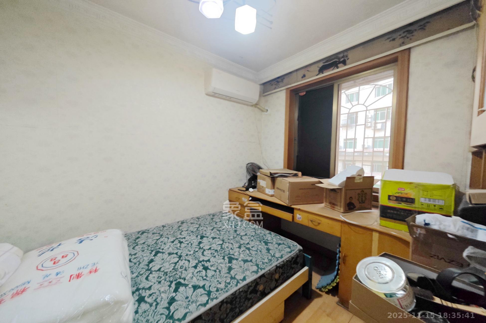 石长铁路宿舍 3室2厅1卫 55.0万 石长铁路宿舍 3室2厅1卫 55.0万卧室