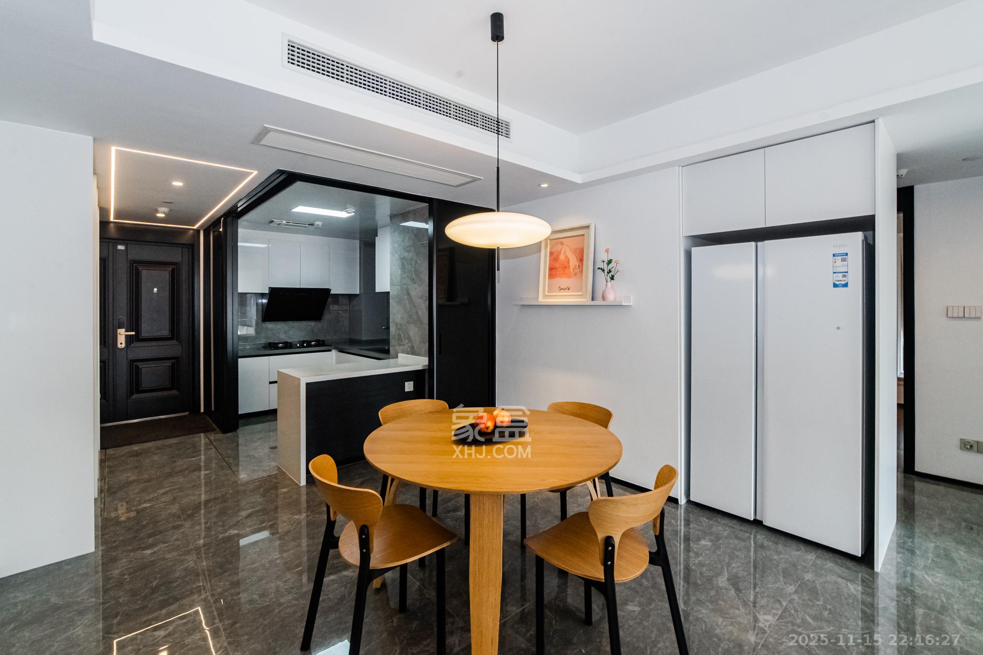 北辰瀚江府 3室2厅2卫 248.0万 北辰瀚江府 3室2厅2卫 248.0万客厅