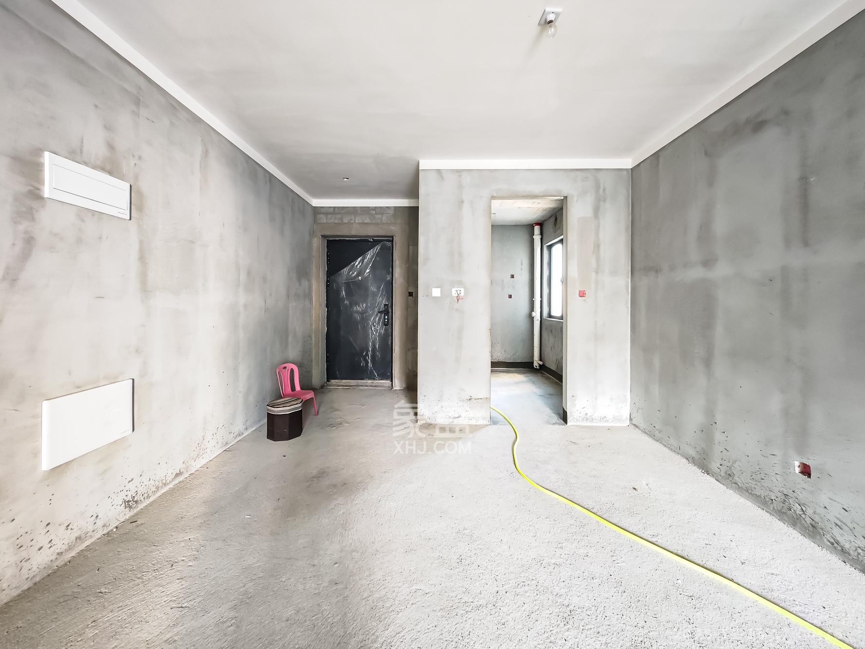 周南学府  4室2厅2卫    107.0万客厅