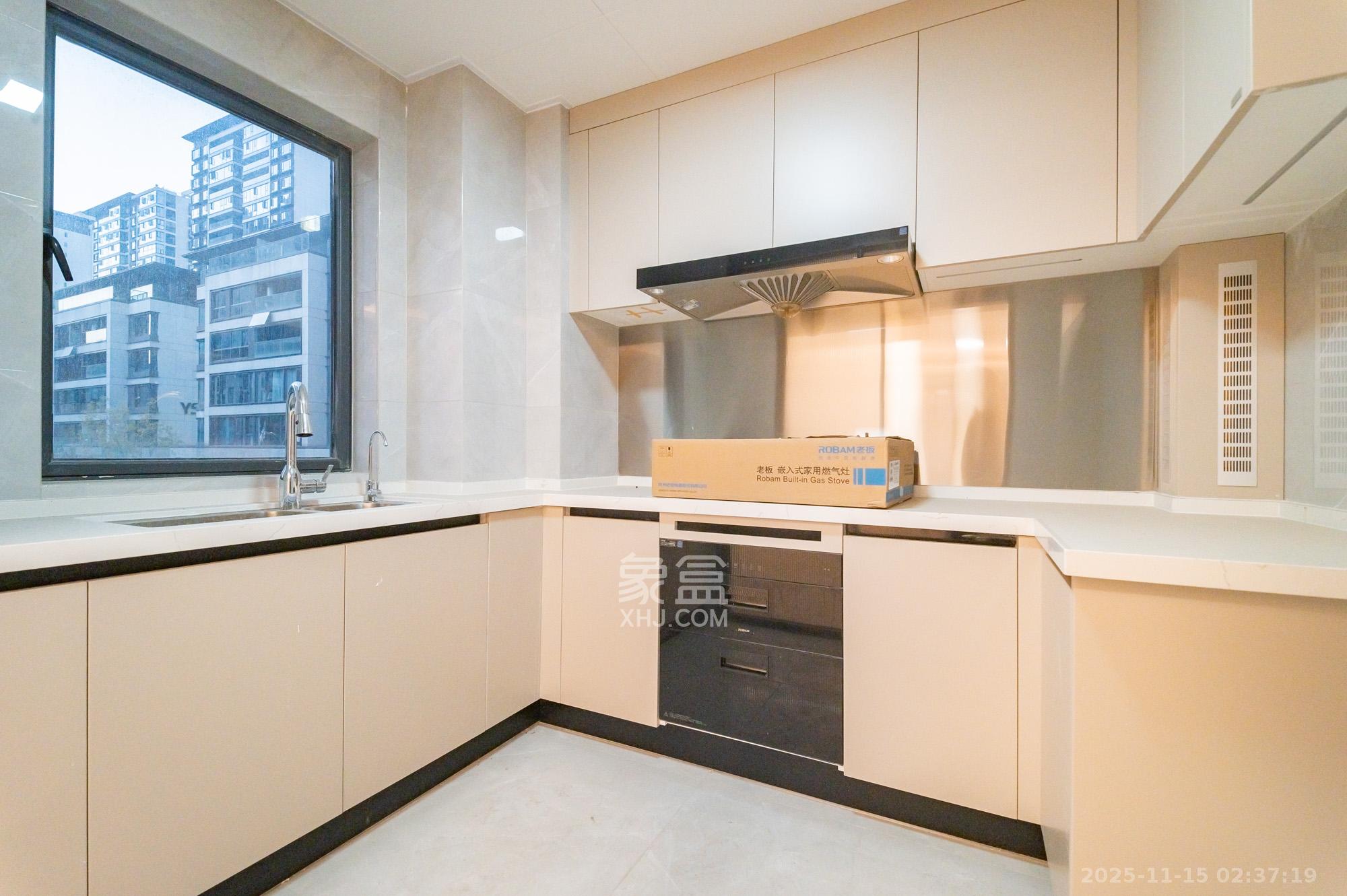 三一云谷  1室0厅0卫    151.0万厨房