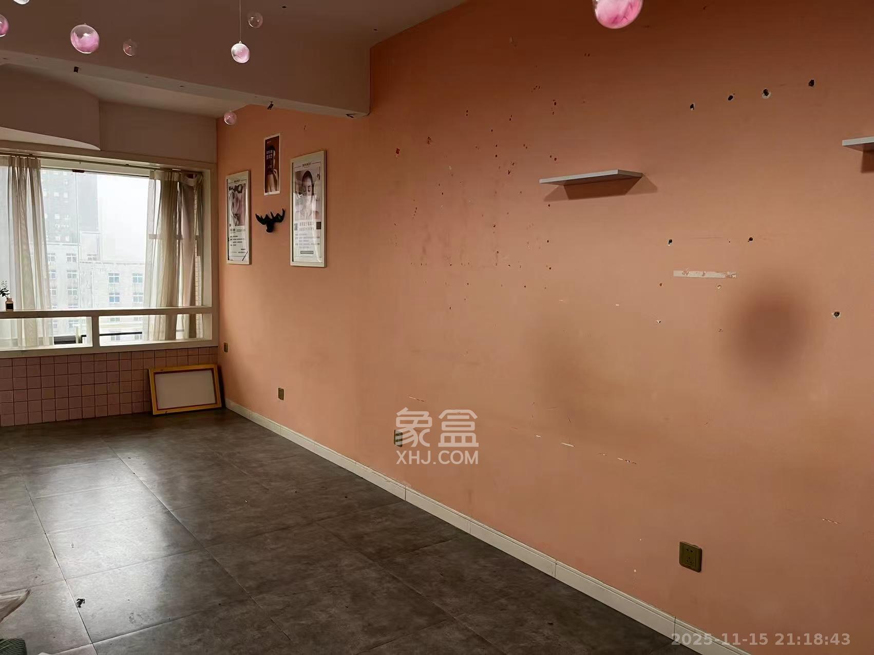 华润五彩城  2室1厅1卫    1400.0元/月室内图