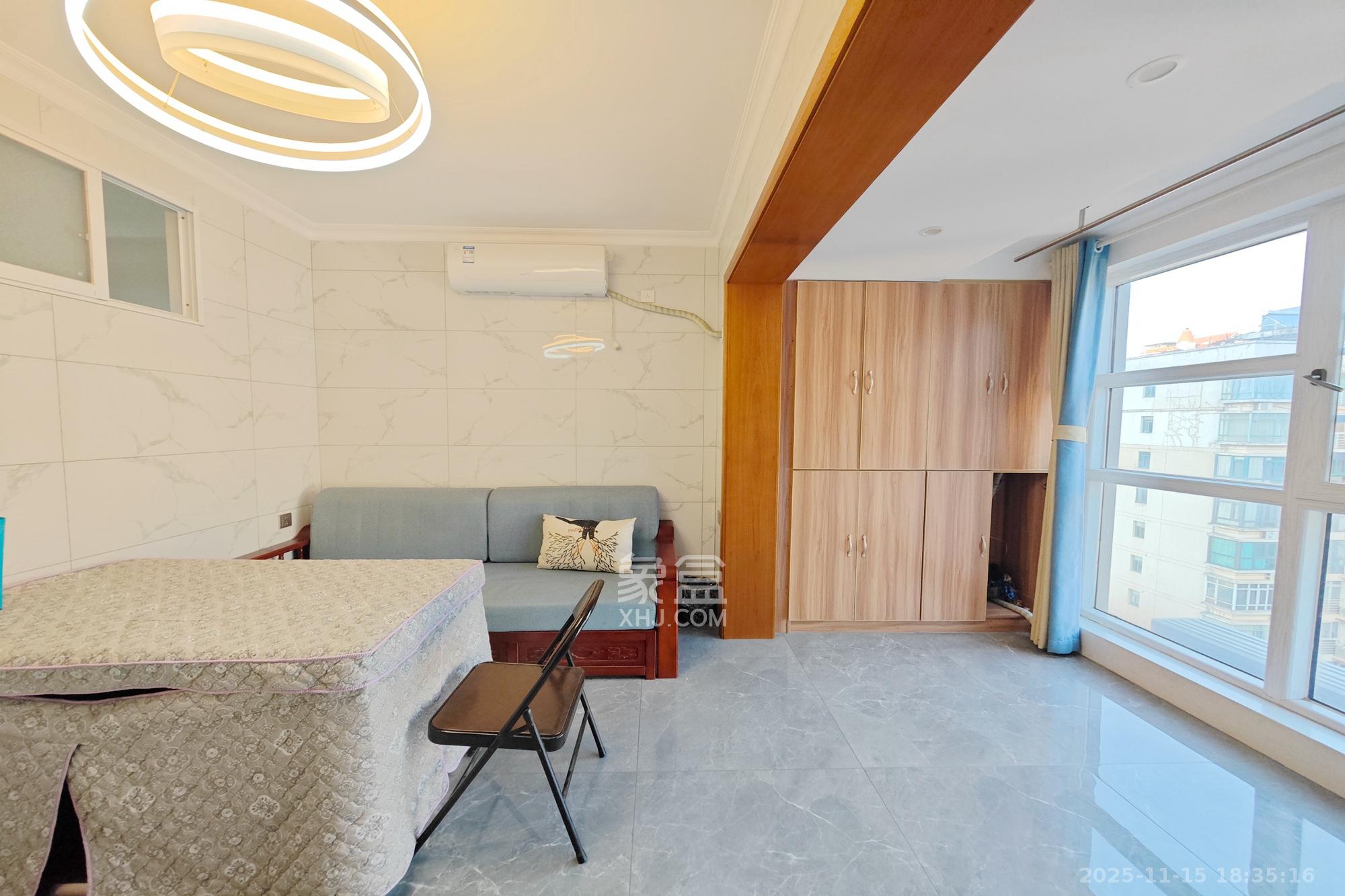 美林美寓  1室1厅1卫    72.8万客厅