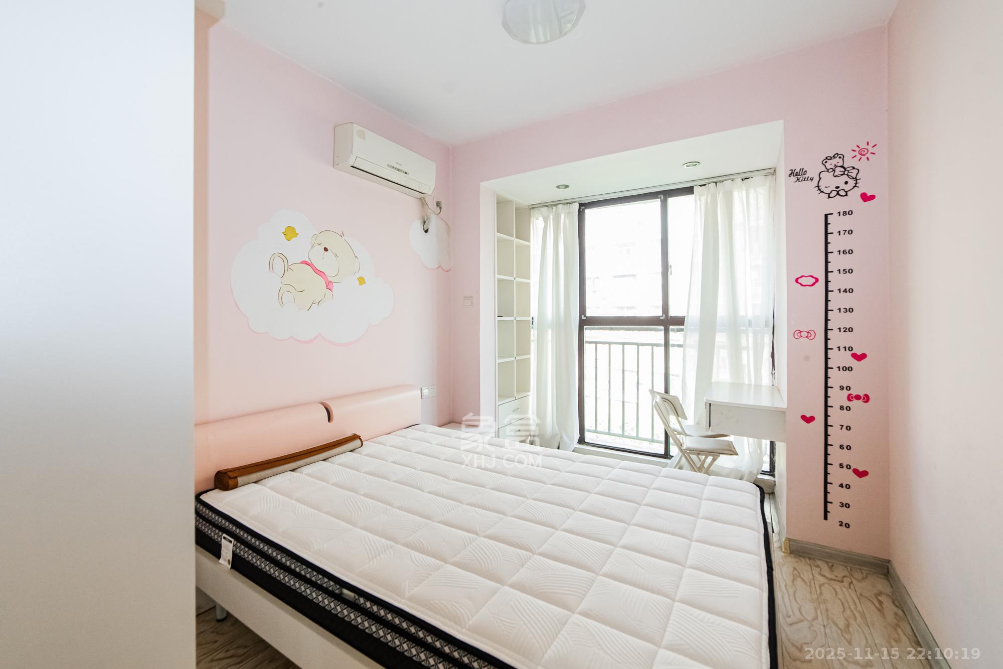 万国城（当代满庭春MOMA）一期  2室2厅1卫    85.0万卧室