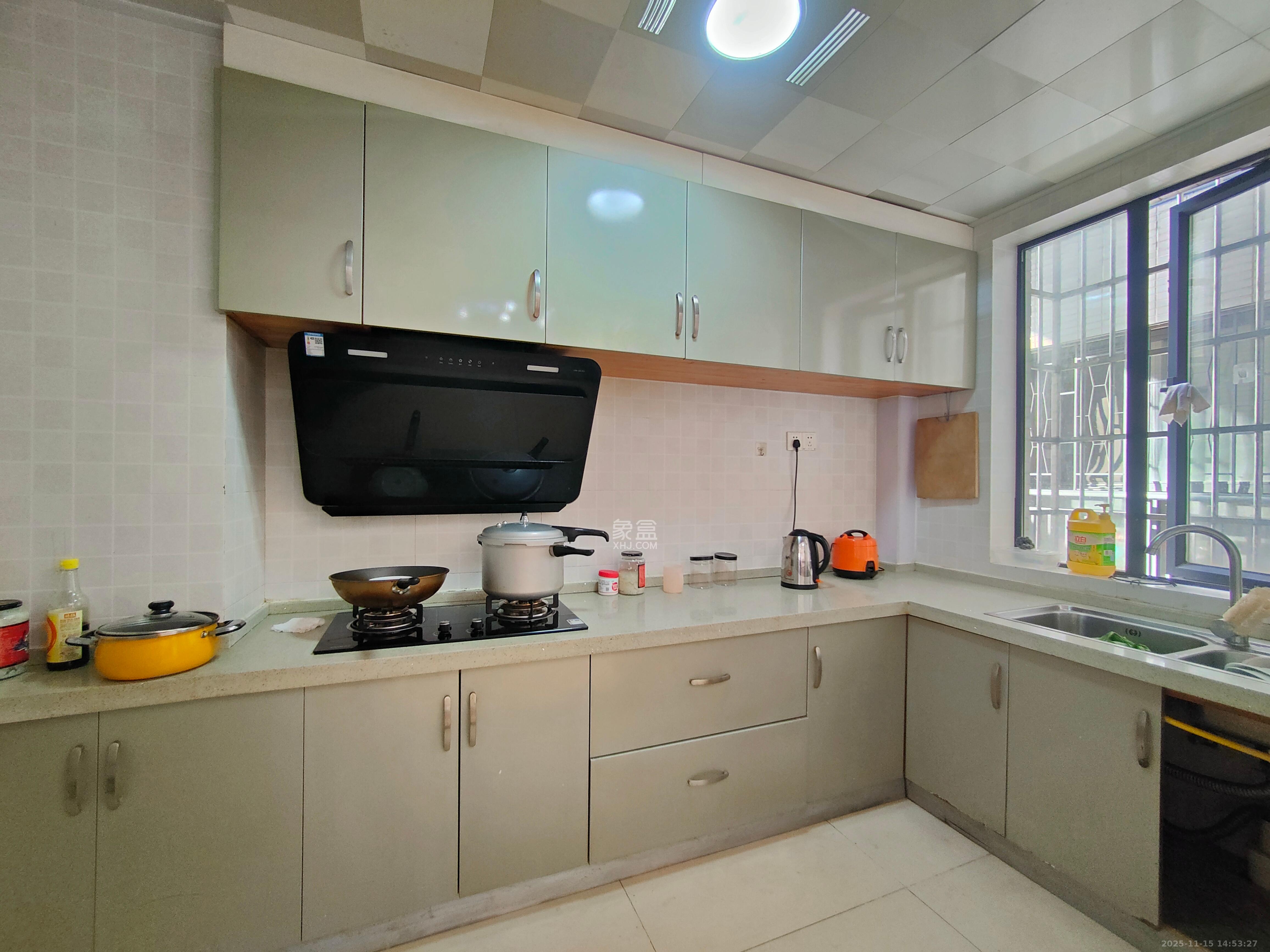 莱茵城  3室2厅2卫    2700.0元/月室内图