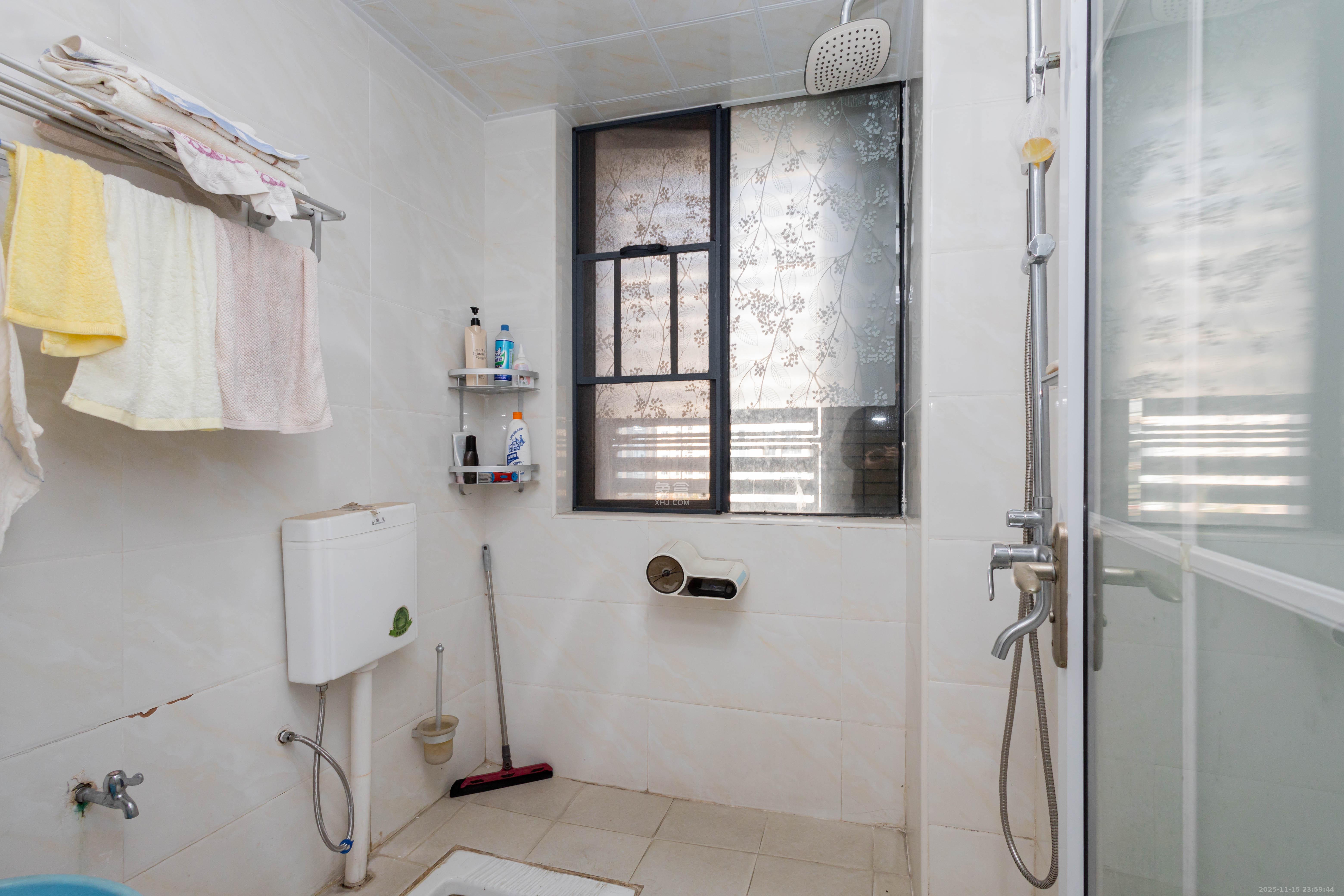 辉煌国际城一期  3室2厅1卫    110.0万卫生间