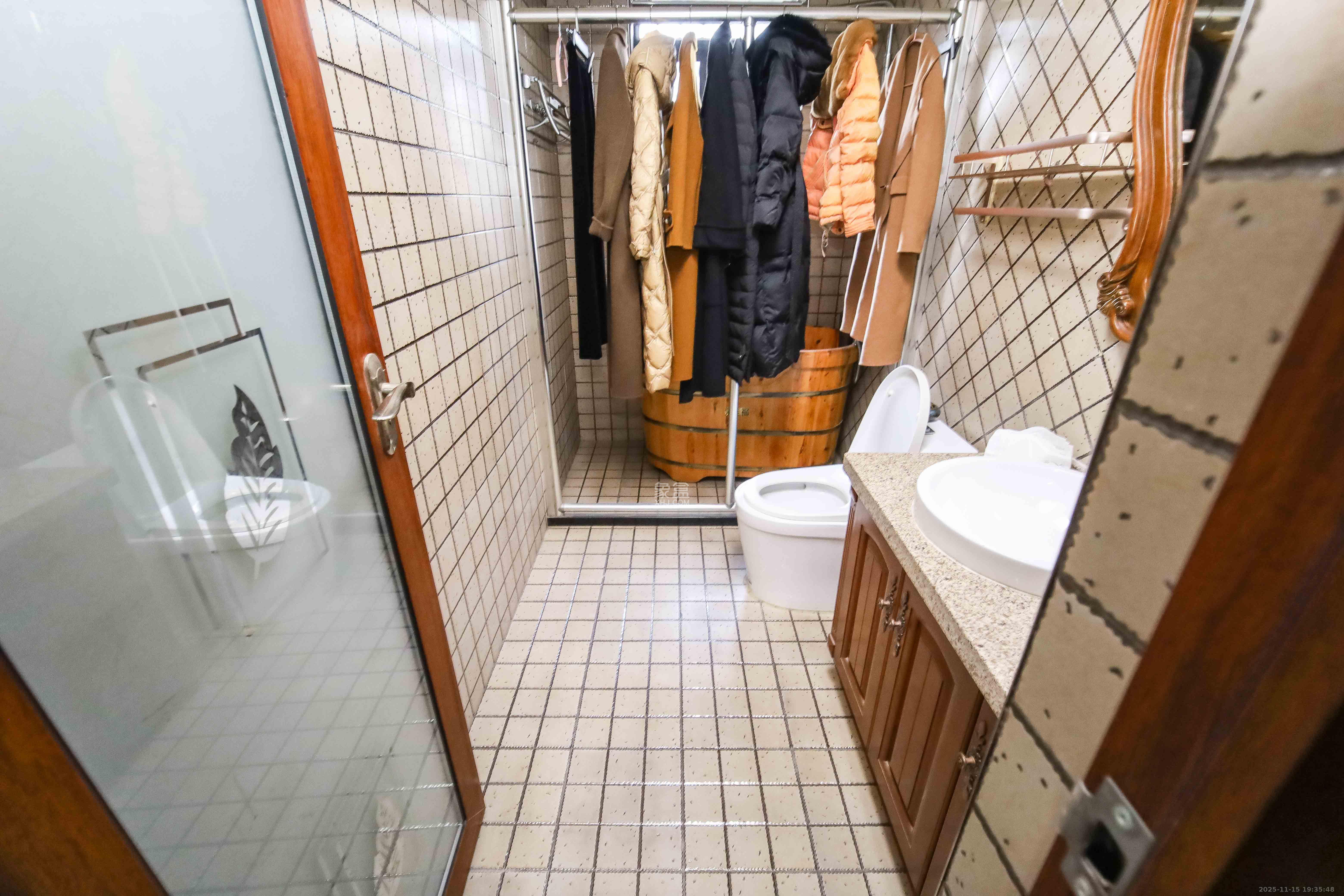 江河双水湾  4室2厅2卫    115.0万卫生间