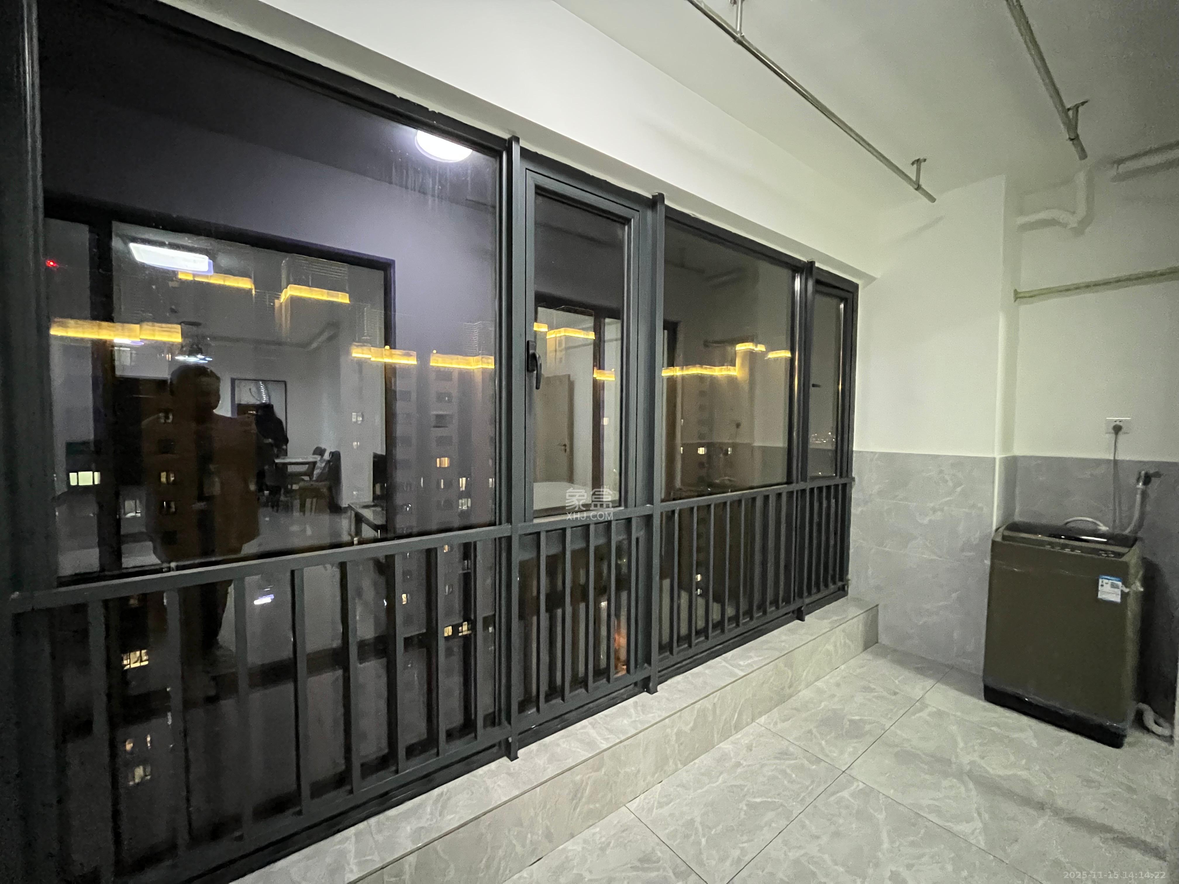 南山梅溪一方  3室2厅2卫    3000.0元/月室内图